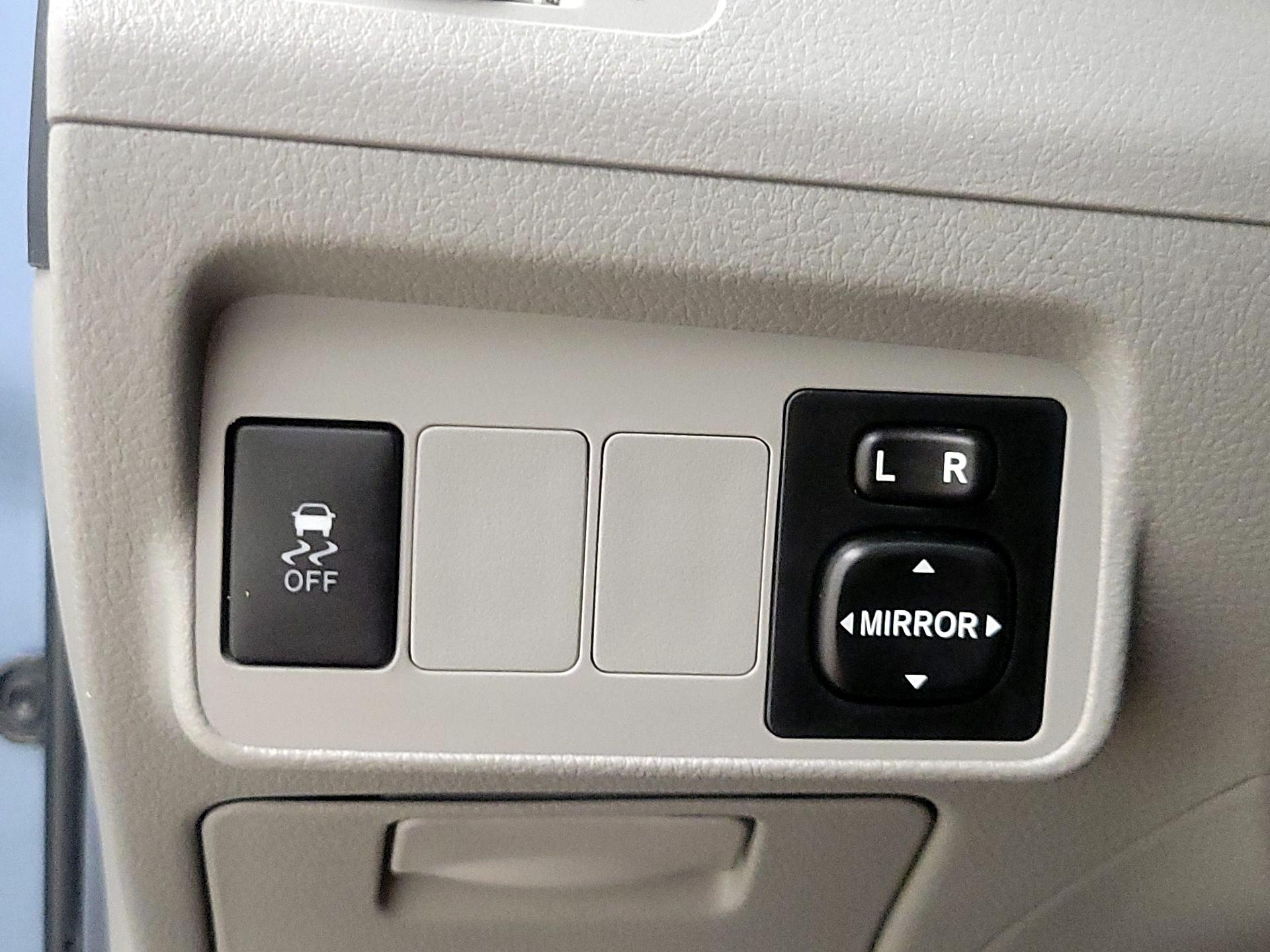 Thumbnail: 2013 Toyota Corolla - 13