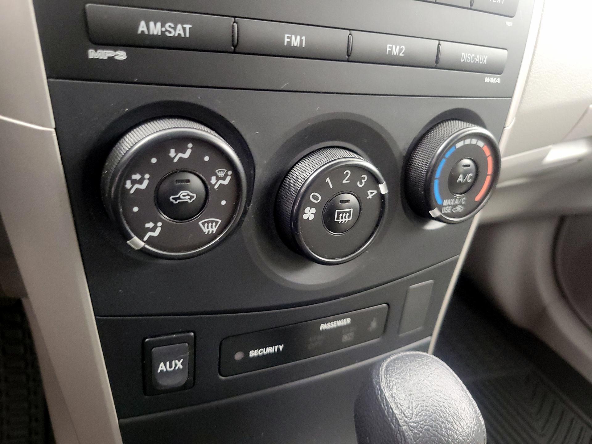 Thumbnail: 2013 Toyota Corolla - 15
