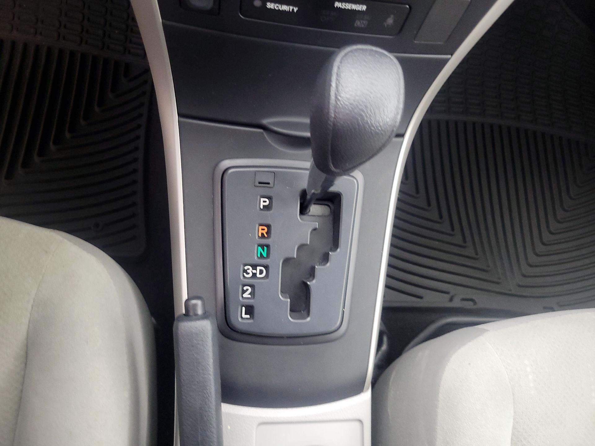 Thumbnail: 2013 Toyota Corolla - 16