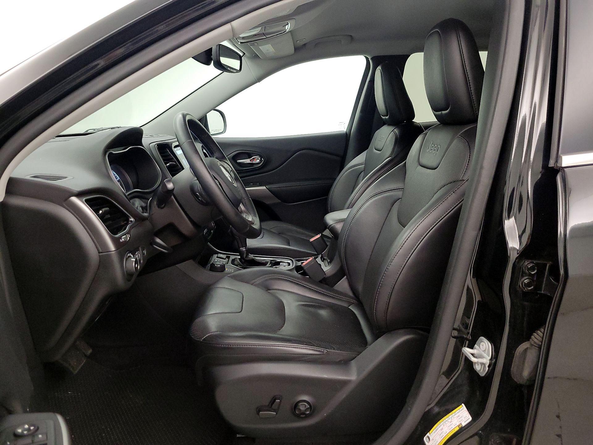 Thumbnail: 2019 Jeep Cherokee - 11