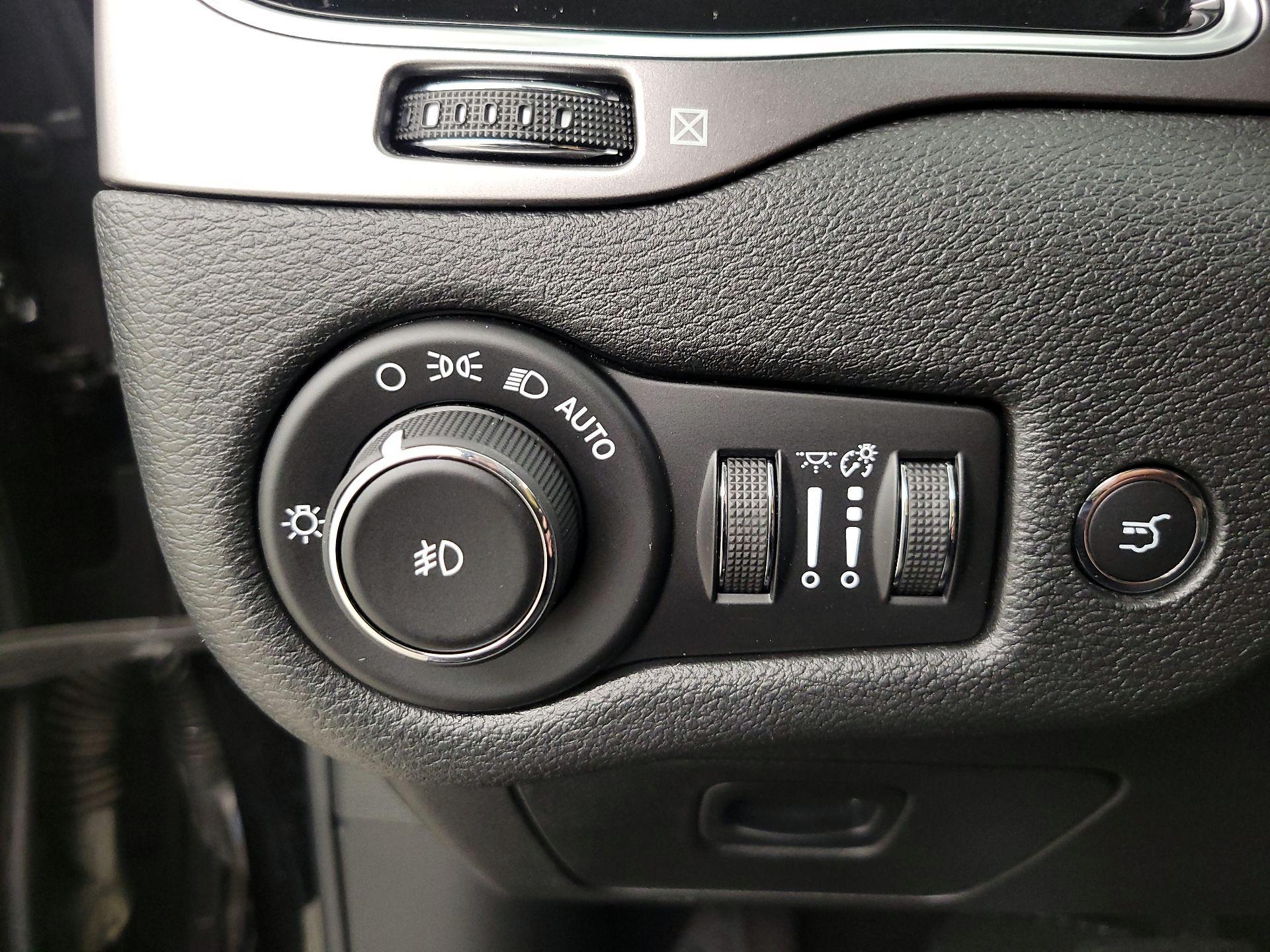 Thumbnail: 2019 Jeep Cherokee - 13