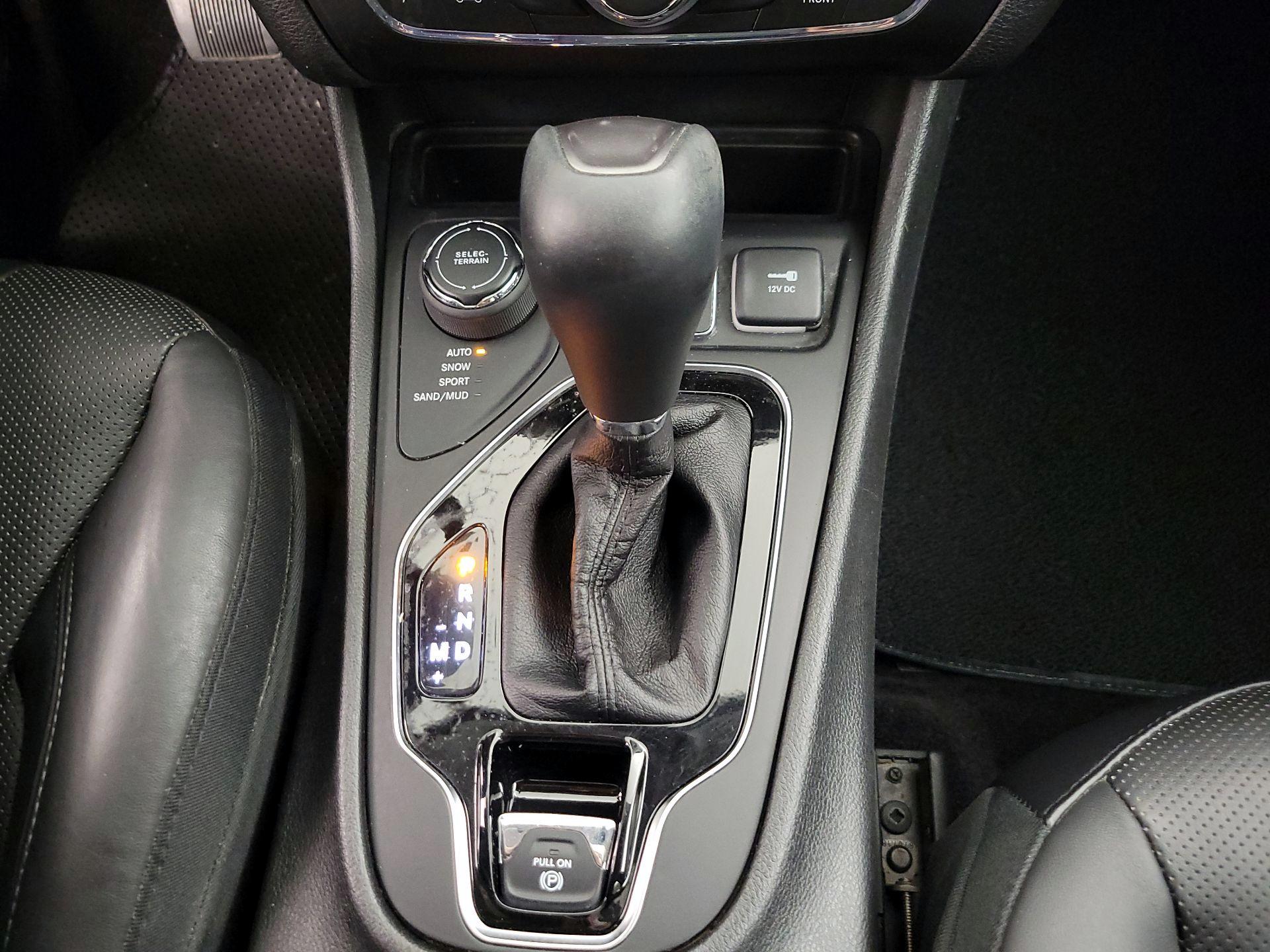 Thumbnail: 2019 Jeep Cherokee - 18