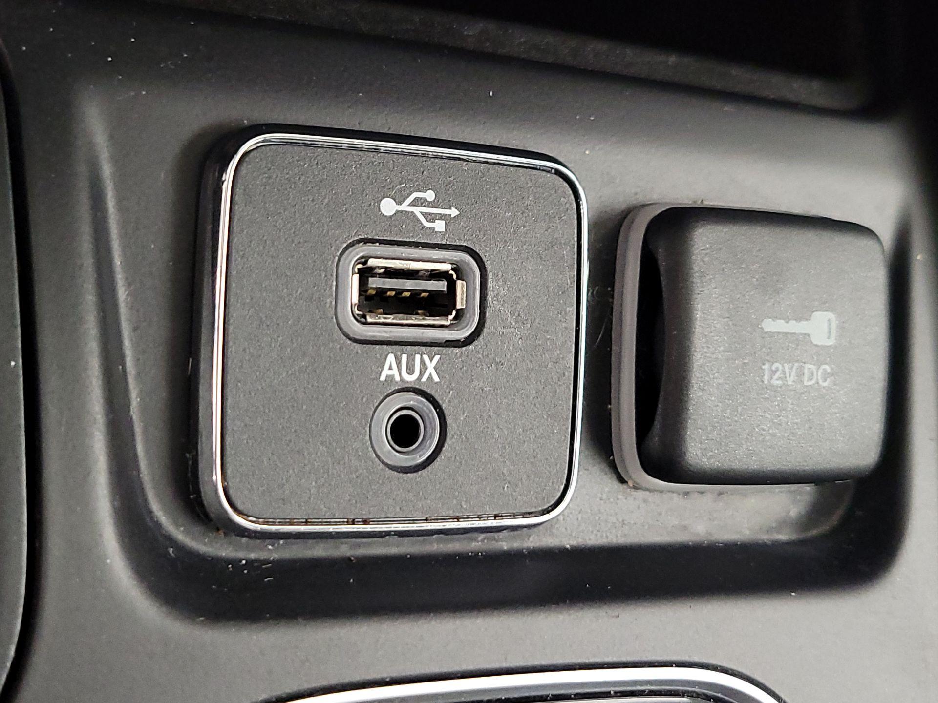 Thumbnail: 2019 Jeep Cherokee - 19