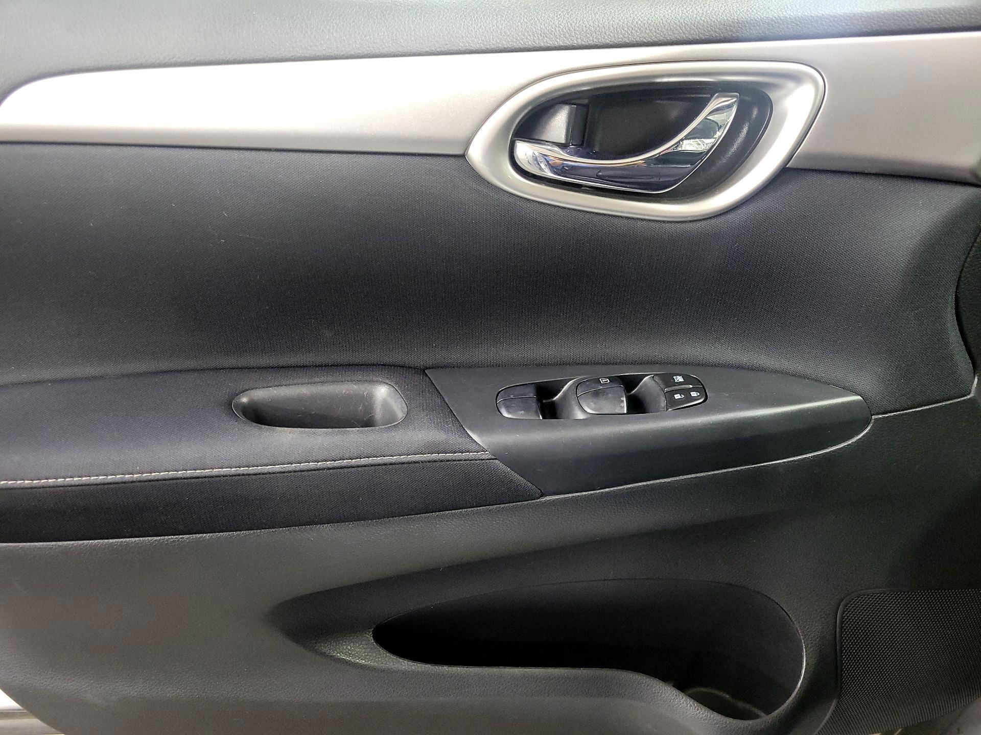 Thumbnail: 2015 Nissan Sentra - 12