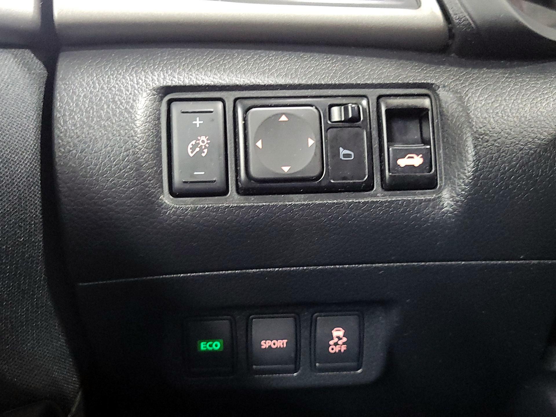Thumbnail: 2015 Nissan Sentra - 13