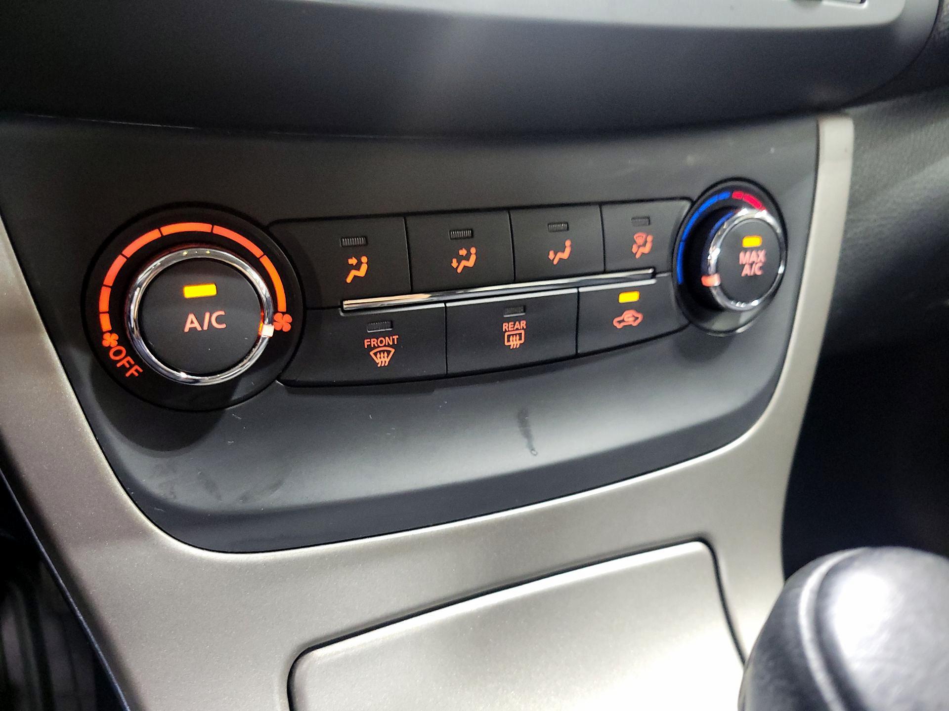 Thumbnail: 2015 Nissan Sentra - 16