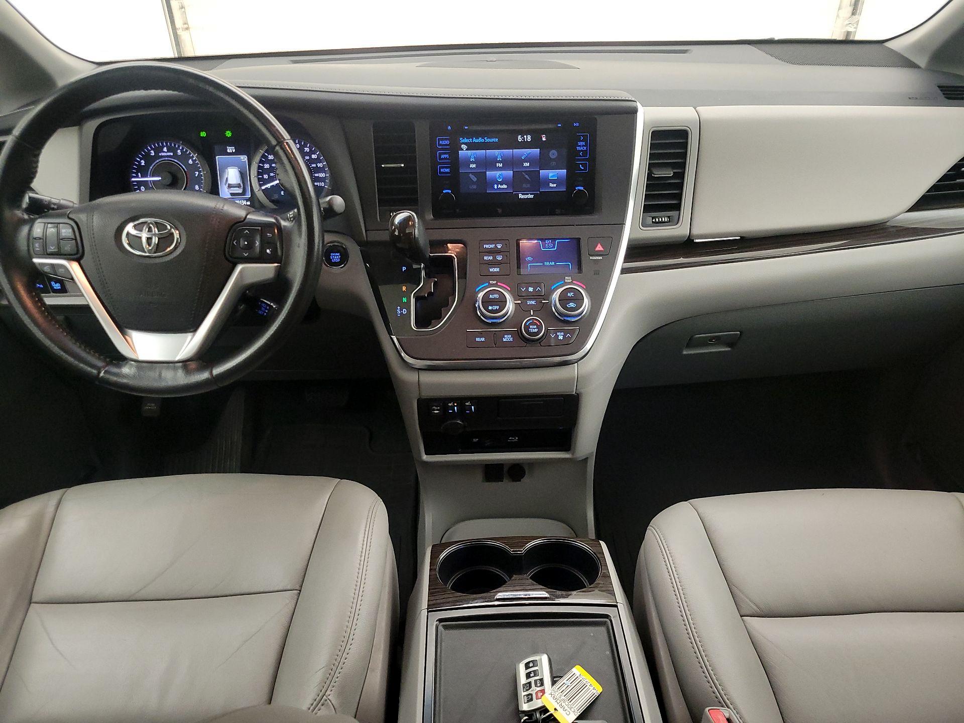 Thumbnail: 2015 Toyota Sienna - 9