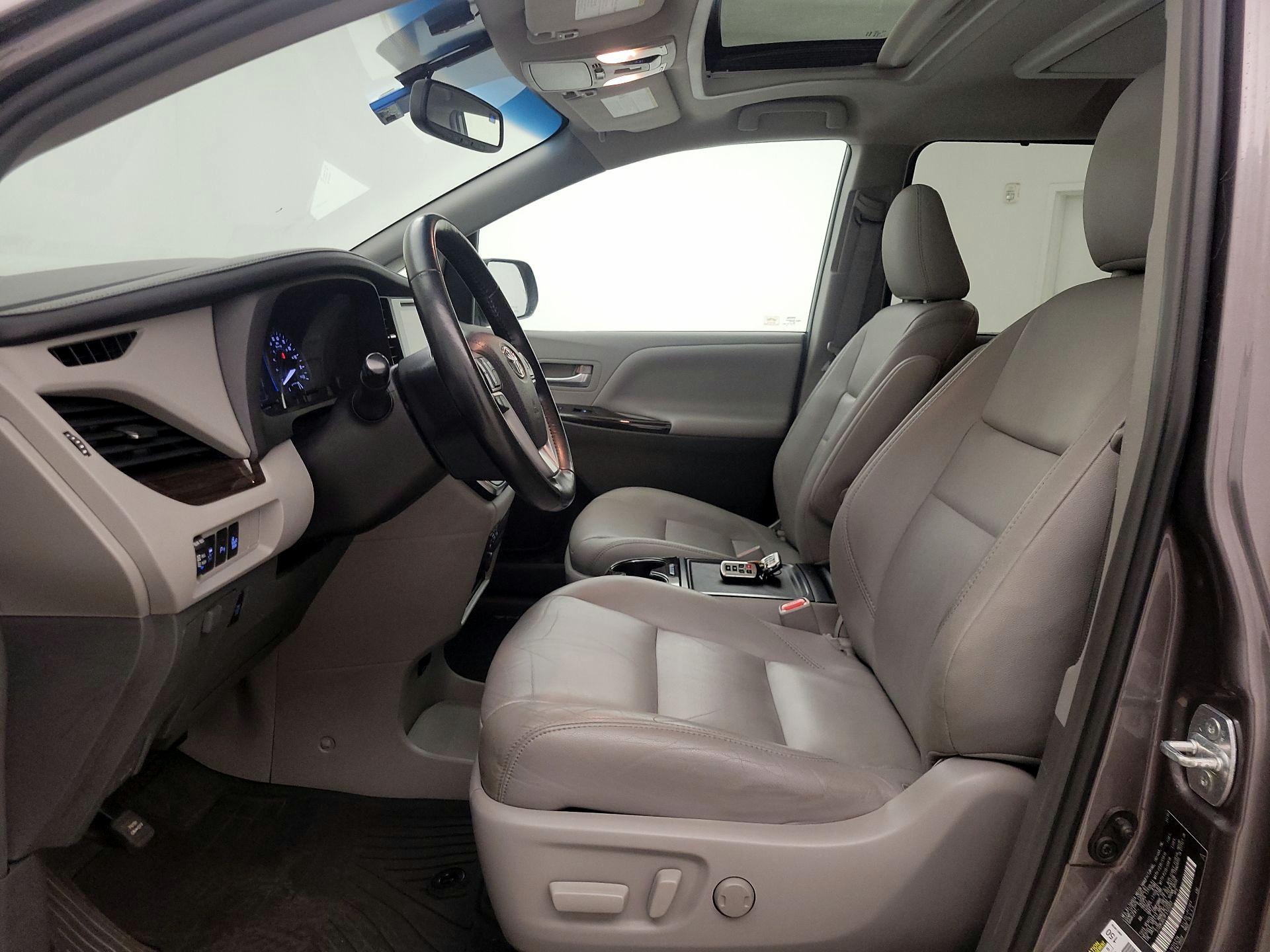 Thumbnail: 2015 Toyota Sienna - 11