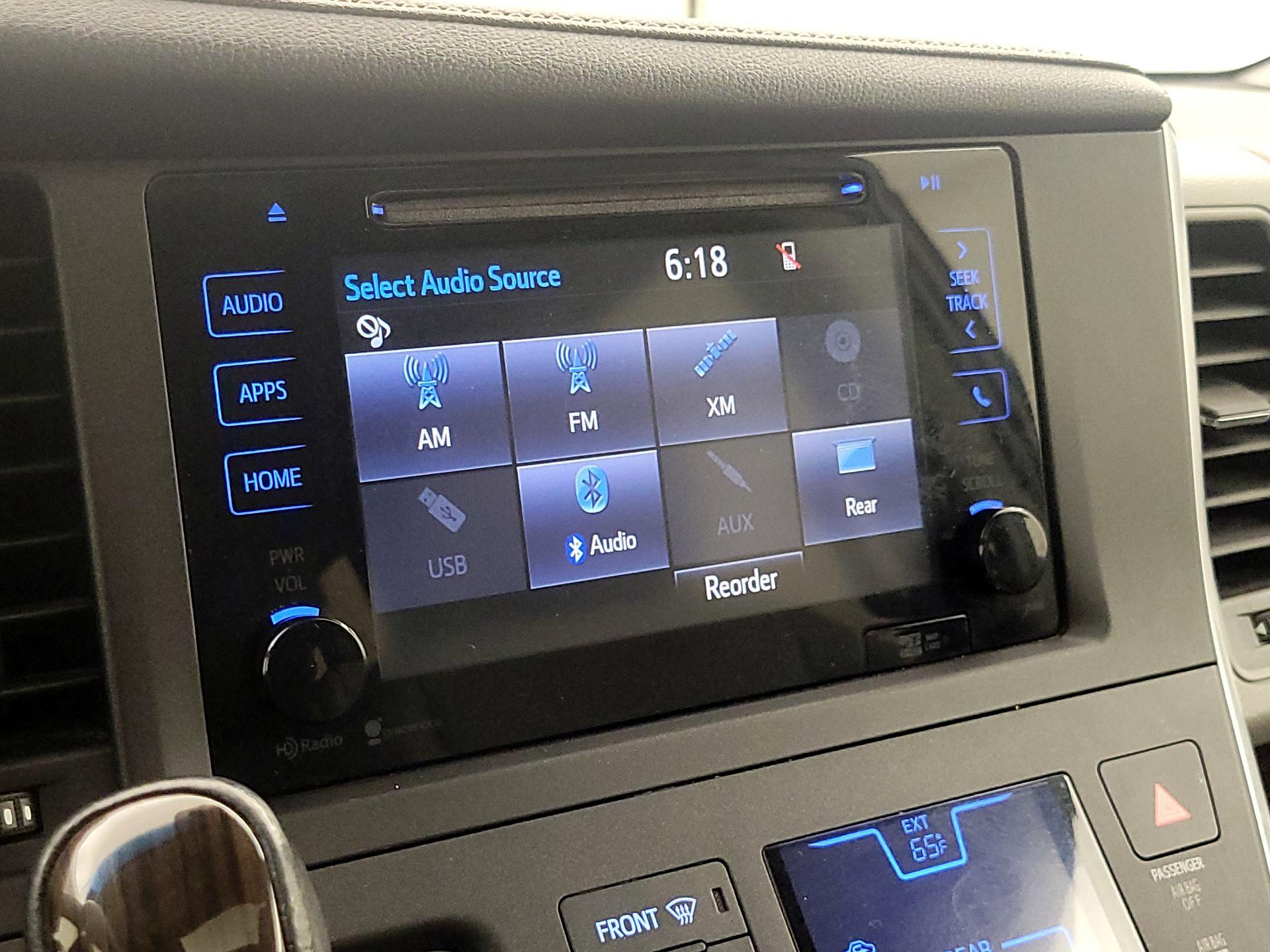Thumbnail: 2015 Toyota Sienna - 15