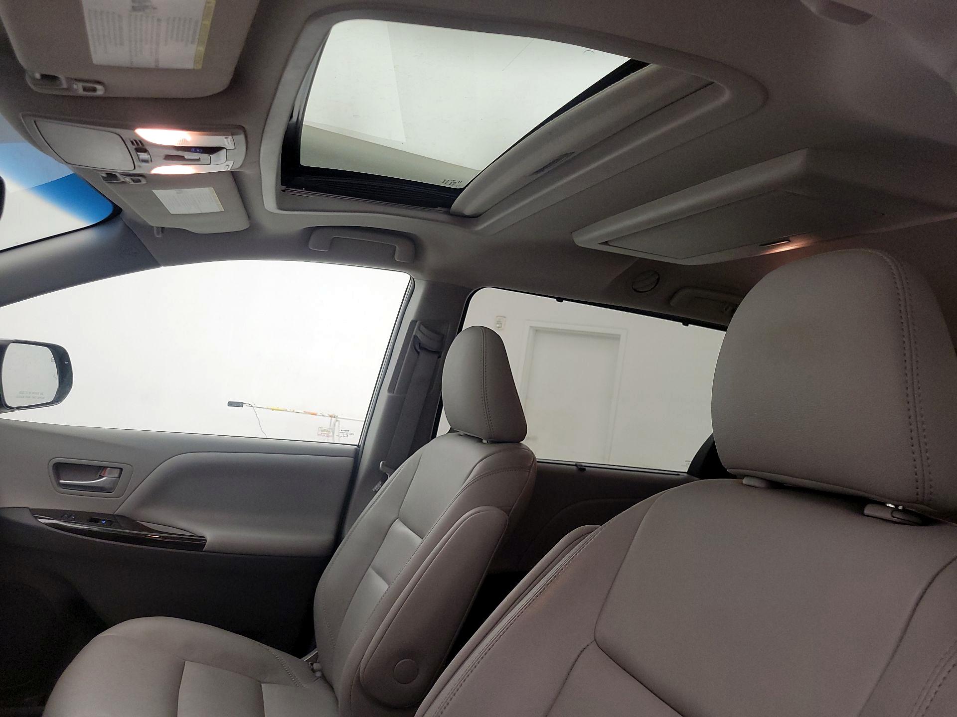 Thumbnail: 2015 Toyota Sienna - 19
