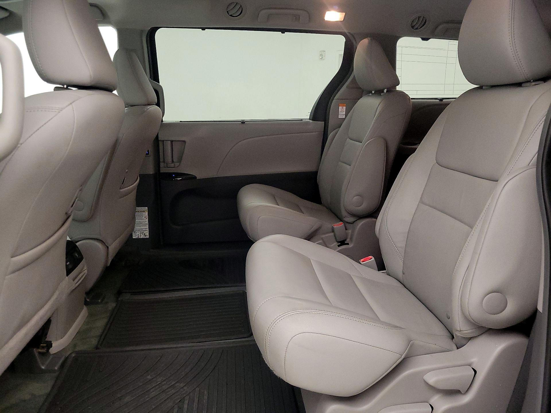 Thumbnail: 2015 Toyota Sienna - 20