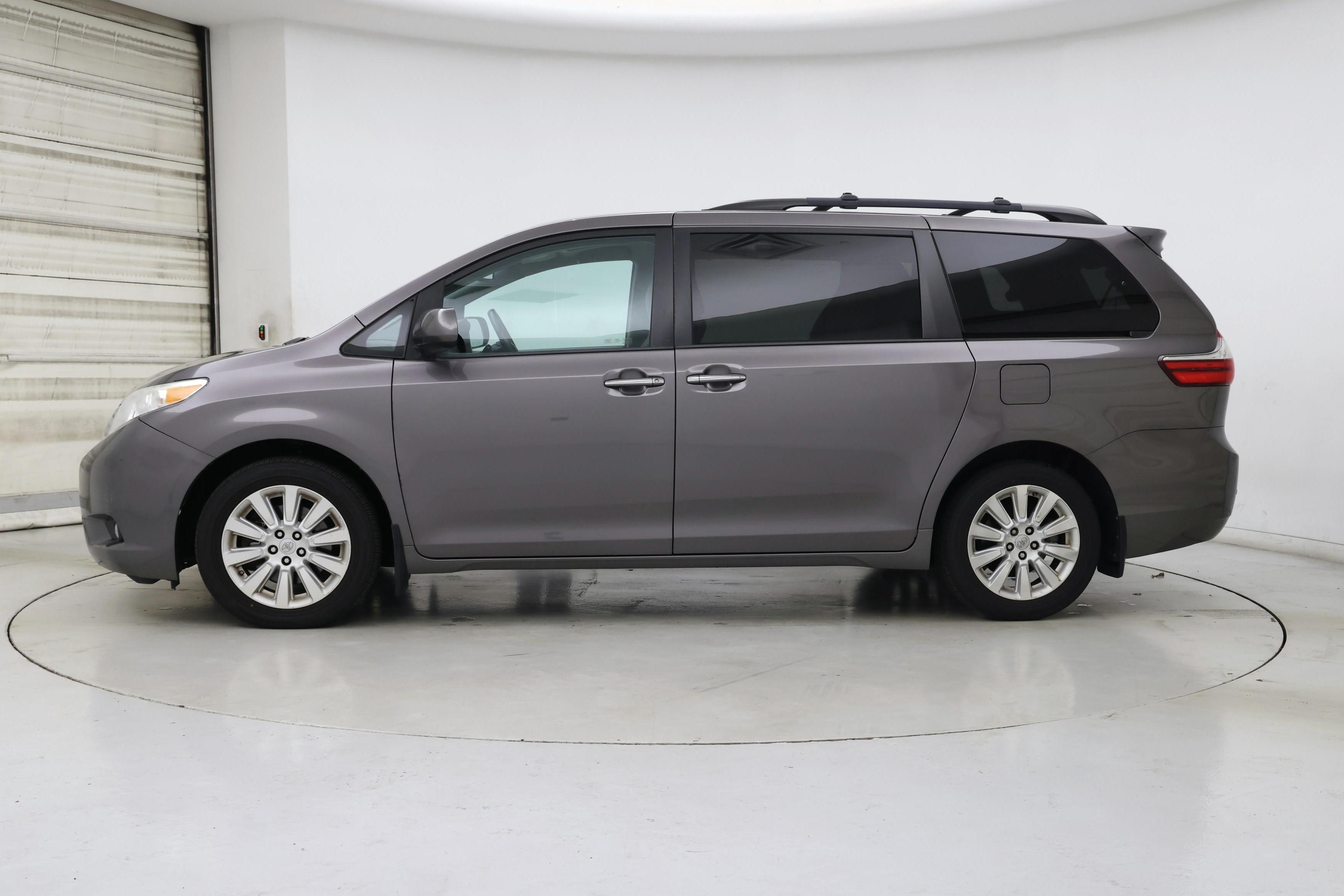 Thumbnail: 2015 Toyota Sienna - 3