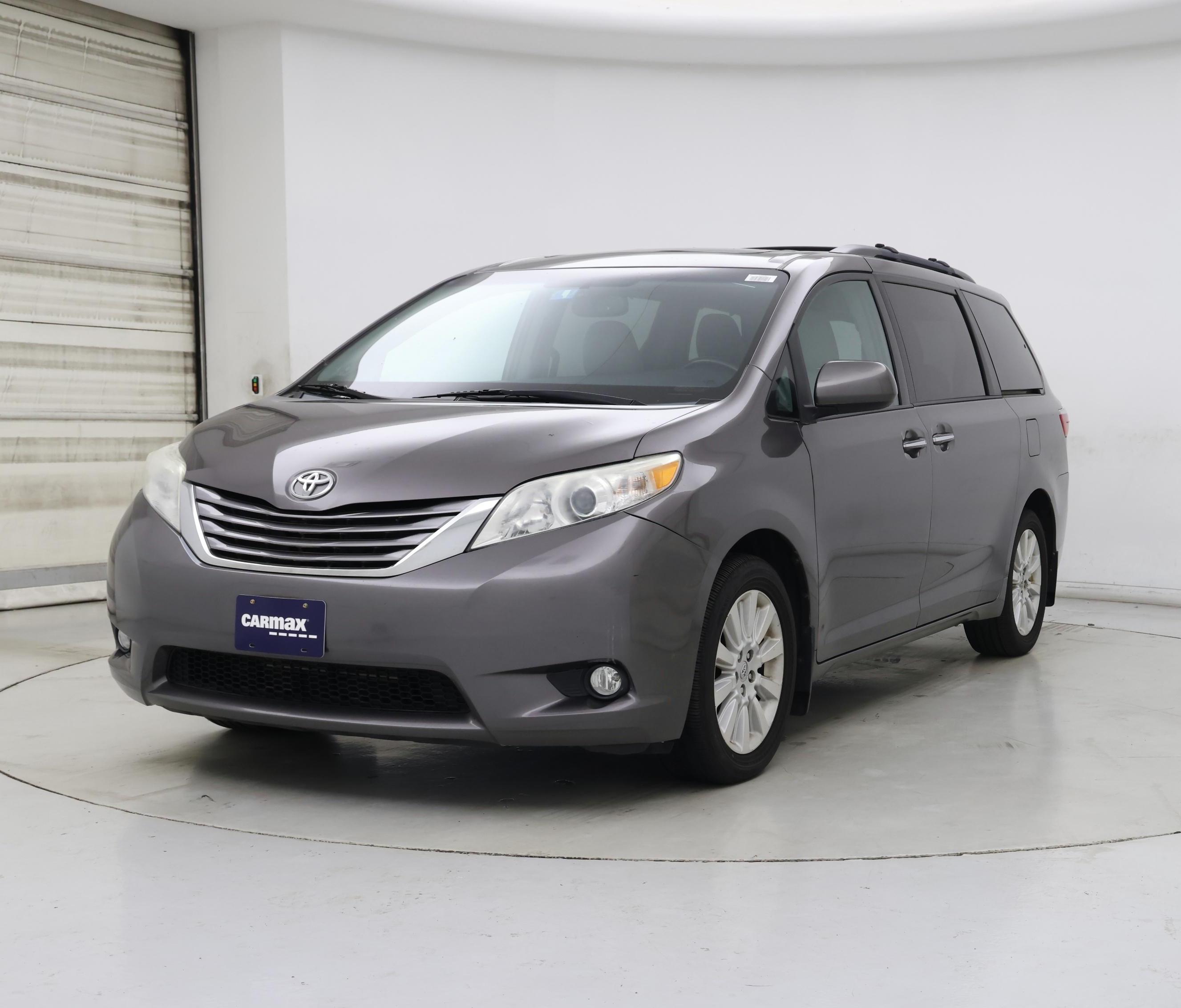 Thumbnail: 2015 Toyota Sienna - 4