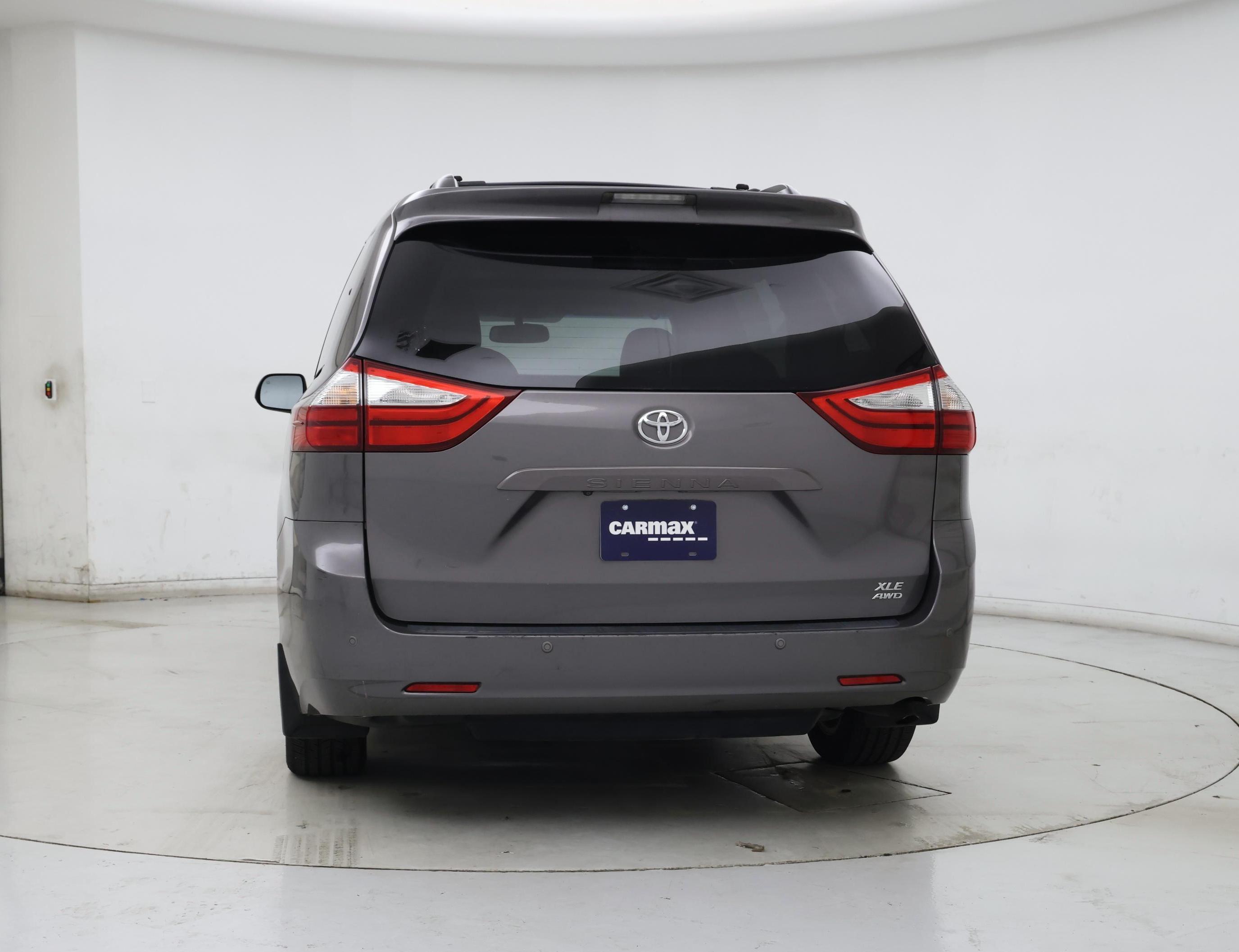 Thumbnail: 2015 Toyota Sienna - 6