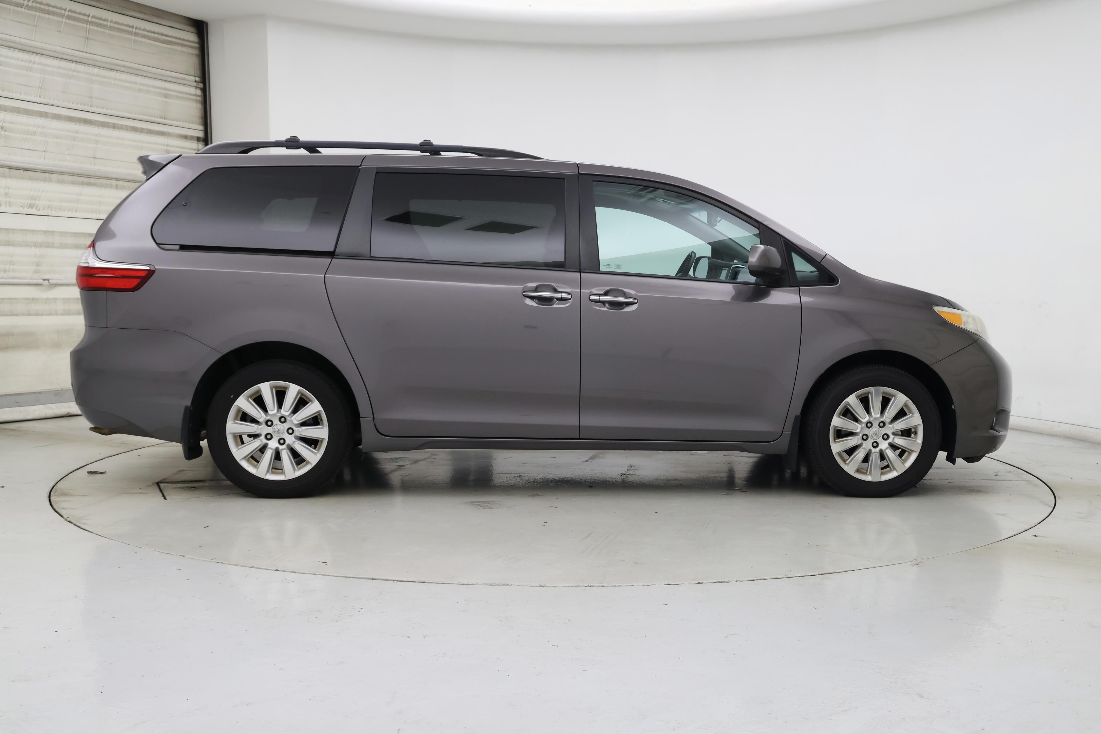 Thumbnail: 2015 Toyota Sienna - 7