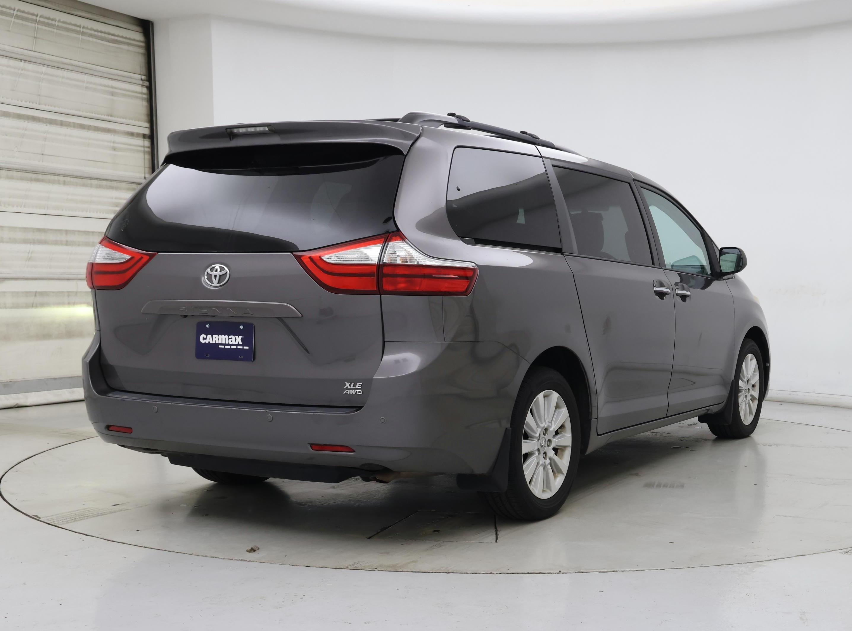 Thumbnail: 2015 Toyota Sienna - 8