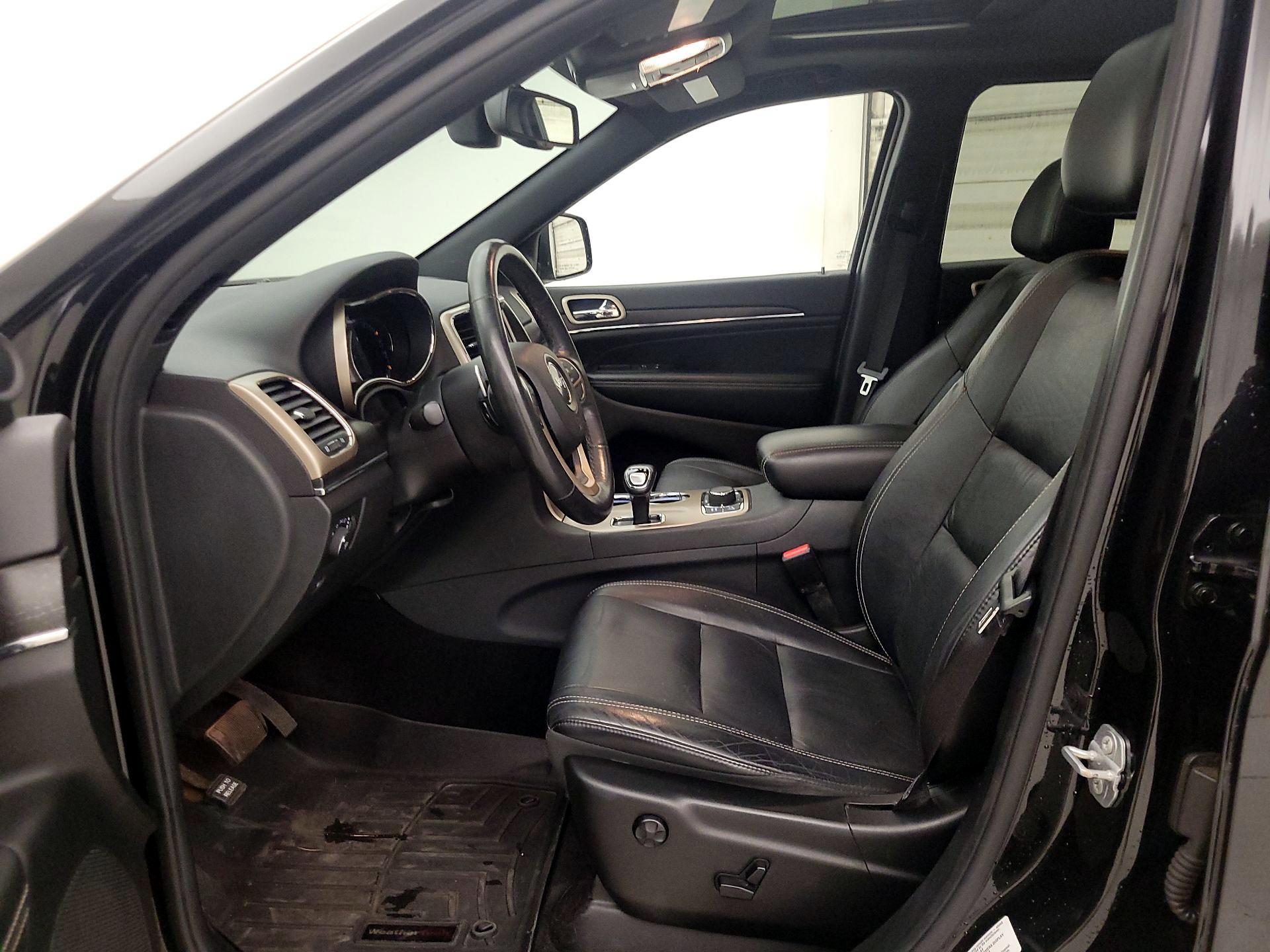 Thumbnail: 2015 Jeep Grand Cherokee - 11