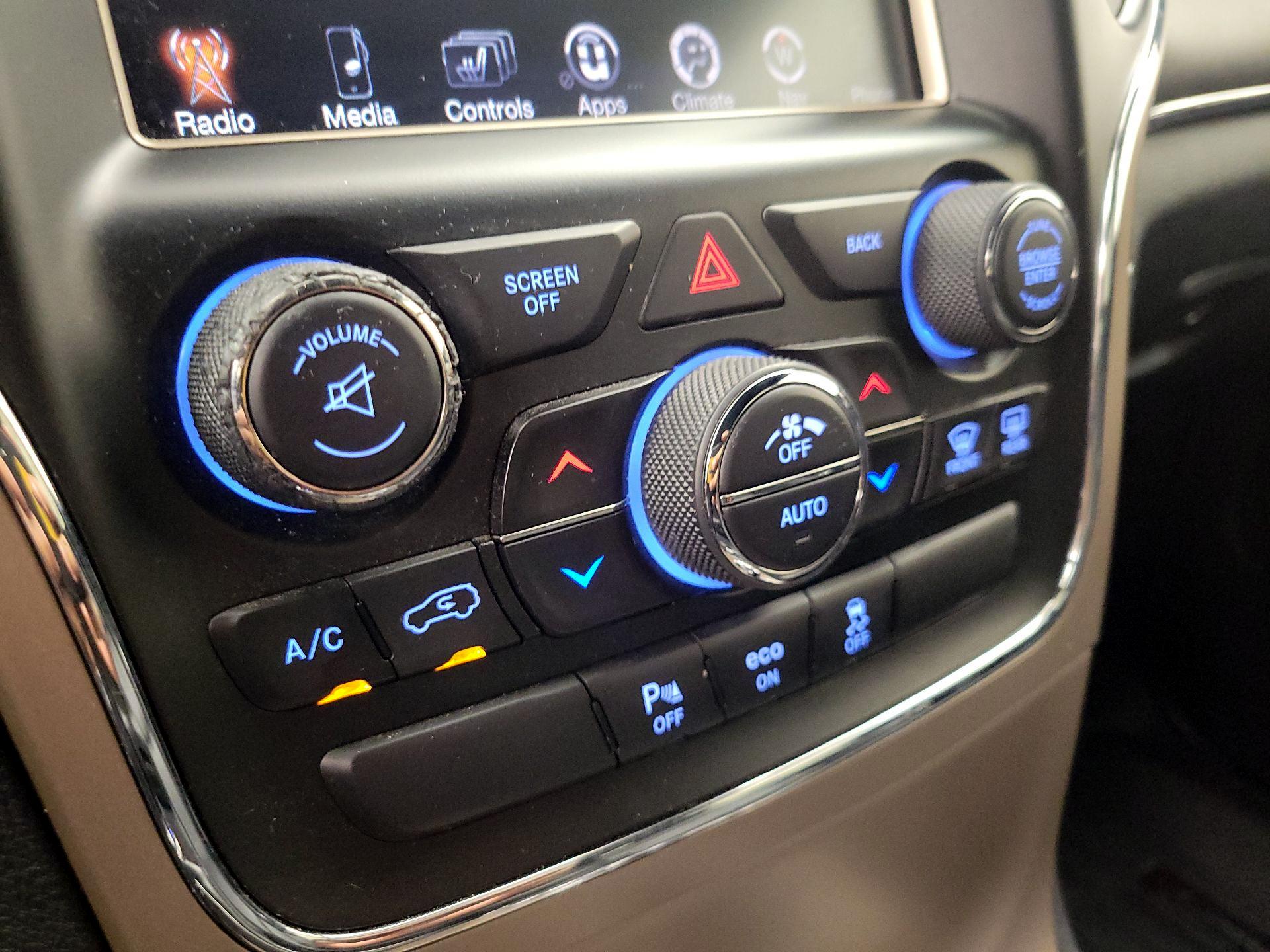 Thumbnail: 2015 Jeep Grand Cherokee - 17