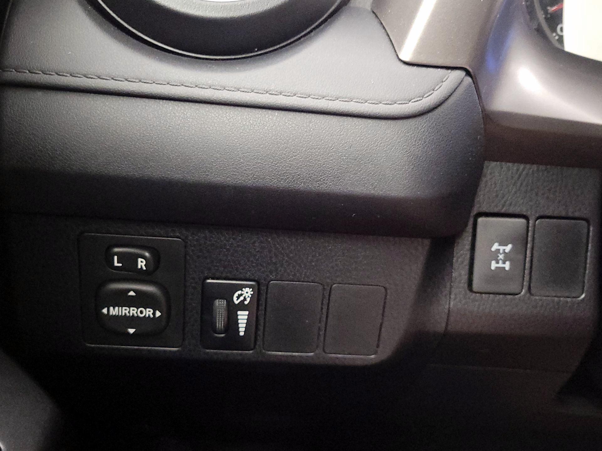Thumbnail: 2016 Toyota RAV4 - 13