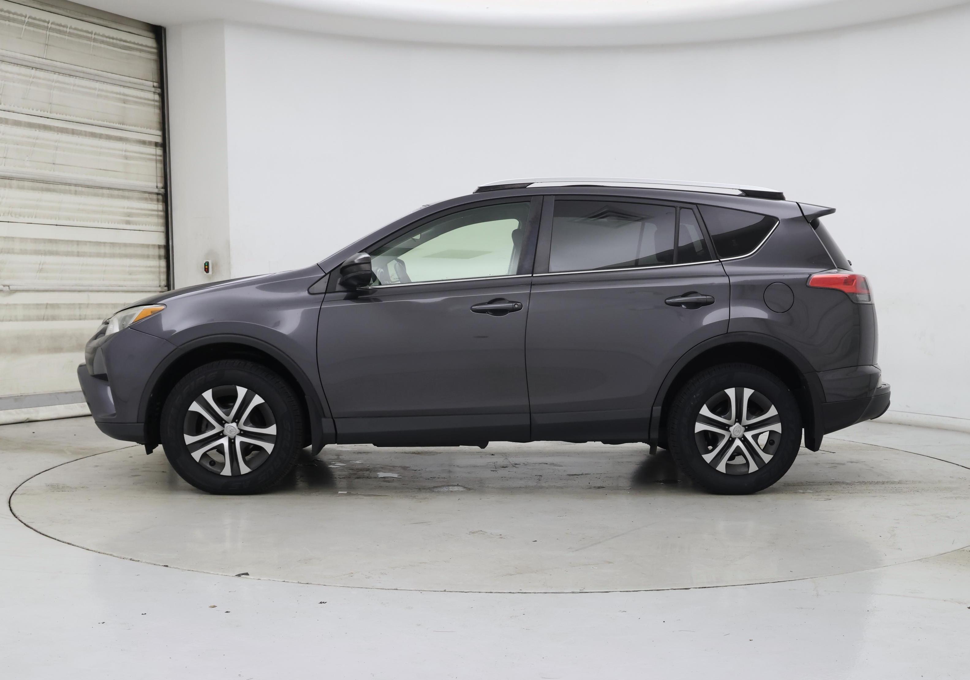 Thumbnail: 2016 Toyota RAV4 - 3