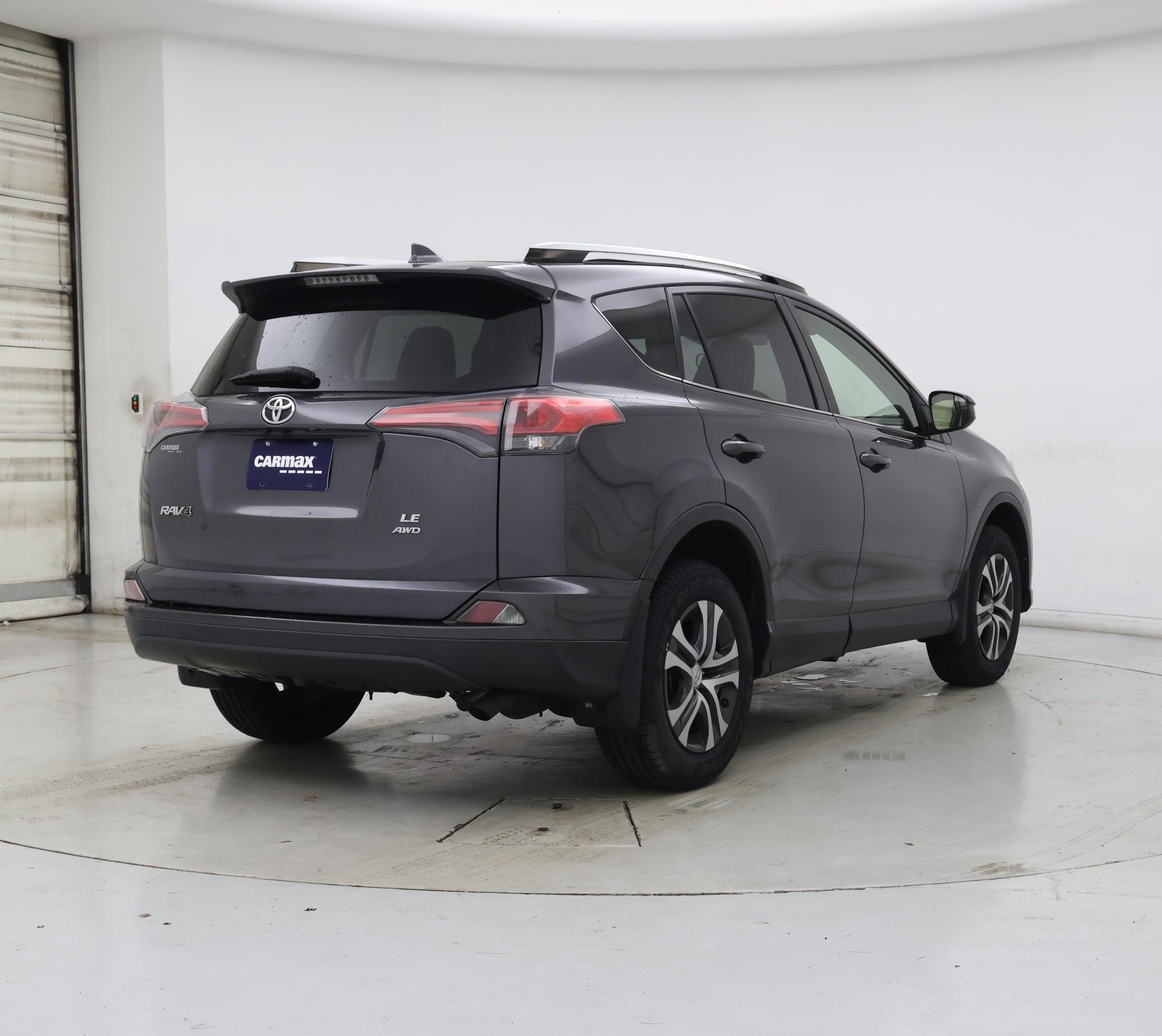 Thumbnail: 2016 Toyota RAV4 - 8
