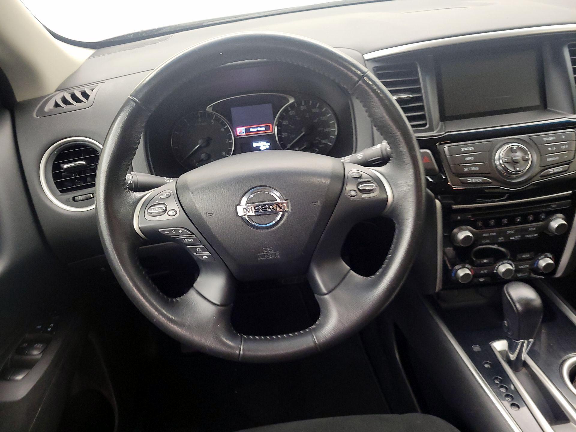 Thumbnail: 2014 Nissan Pathfinder - 10