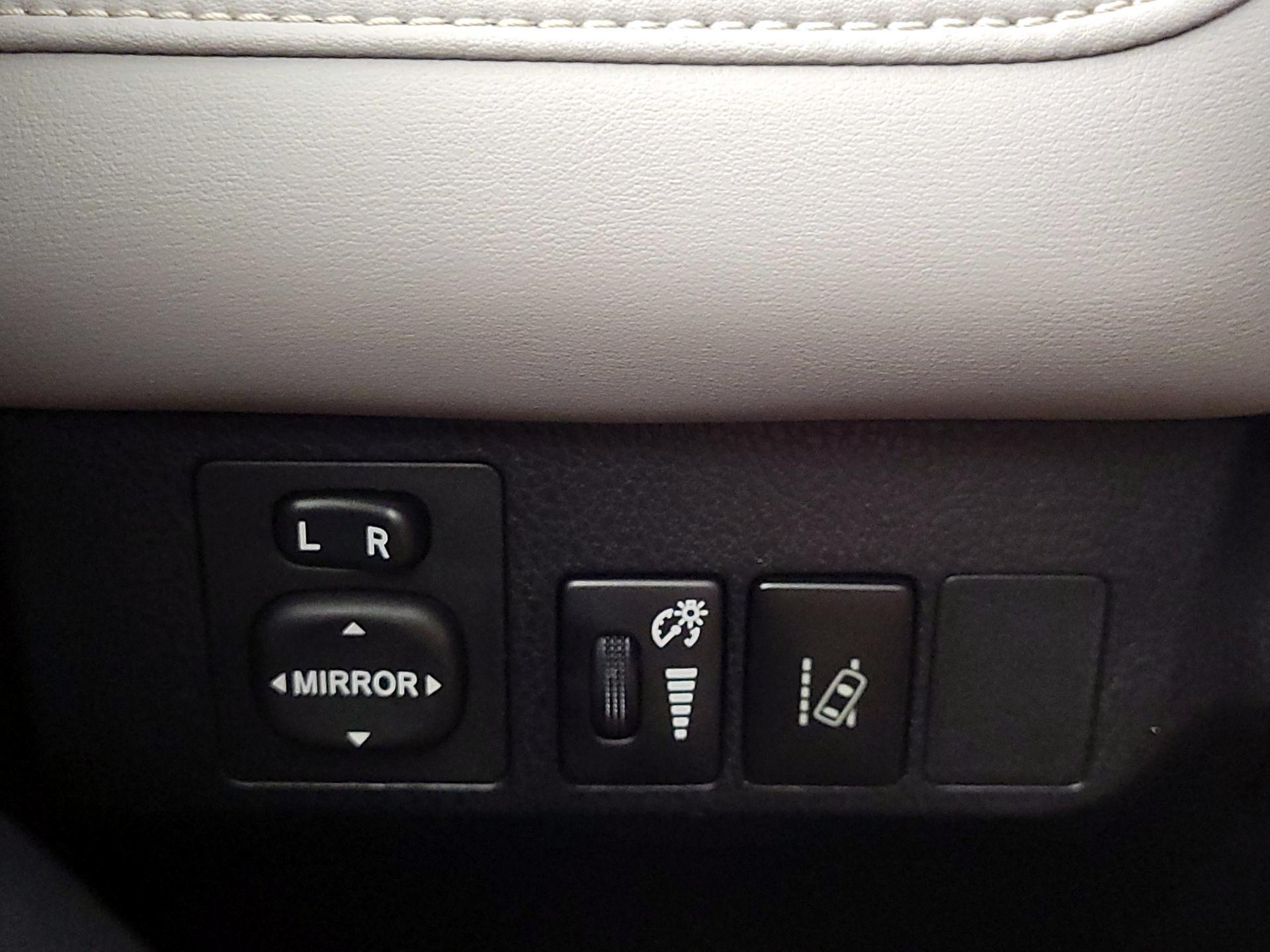 Thumbnail: 2017 Toyota RAV4 - 13