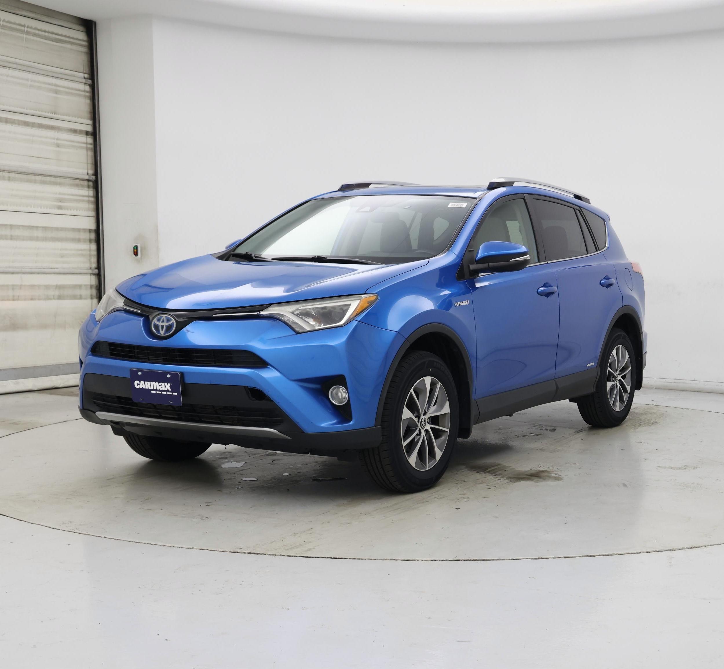 Thumbnail: 2017 Toyota RAV4 - 4