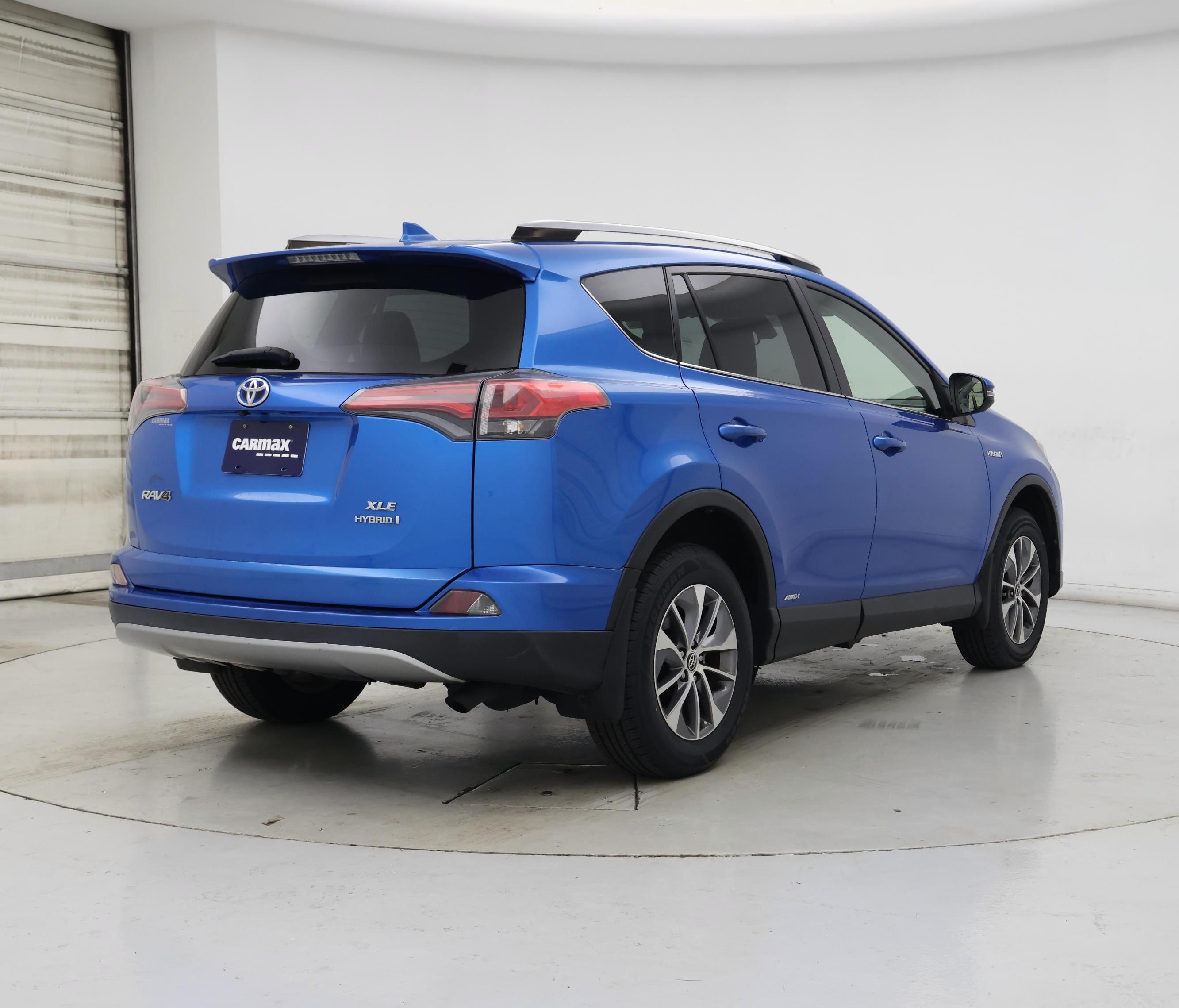 Thumbnail: 2017 Toyota RAV4 - 8