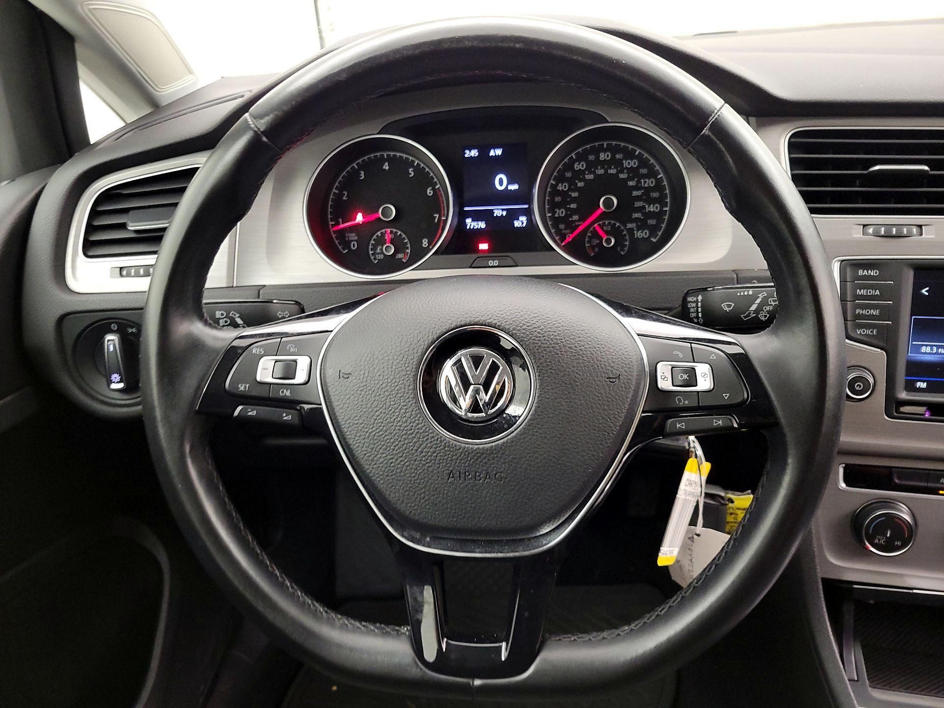 Thumbnail: 2017 Volkswagen Golf - 10