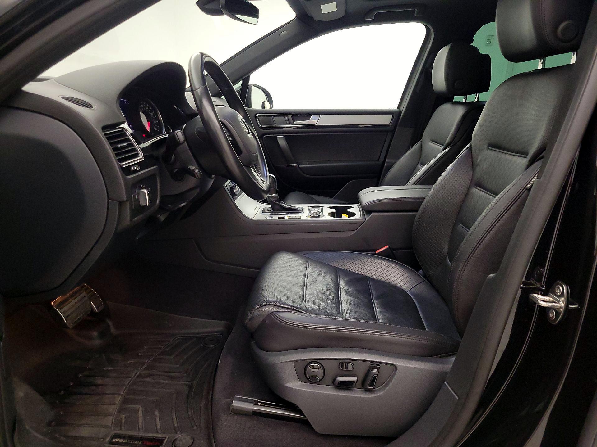 Thumbnail: 2017 Volkswagen Touareg - 9
