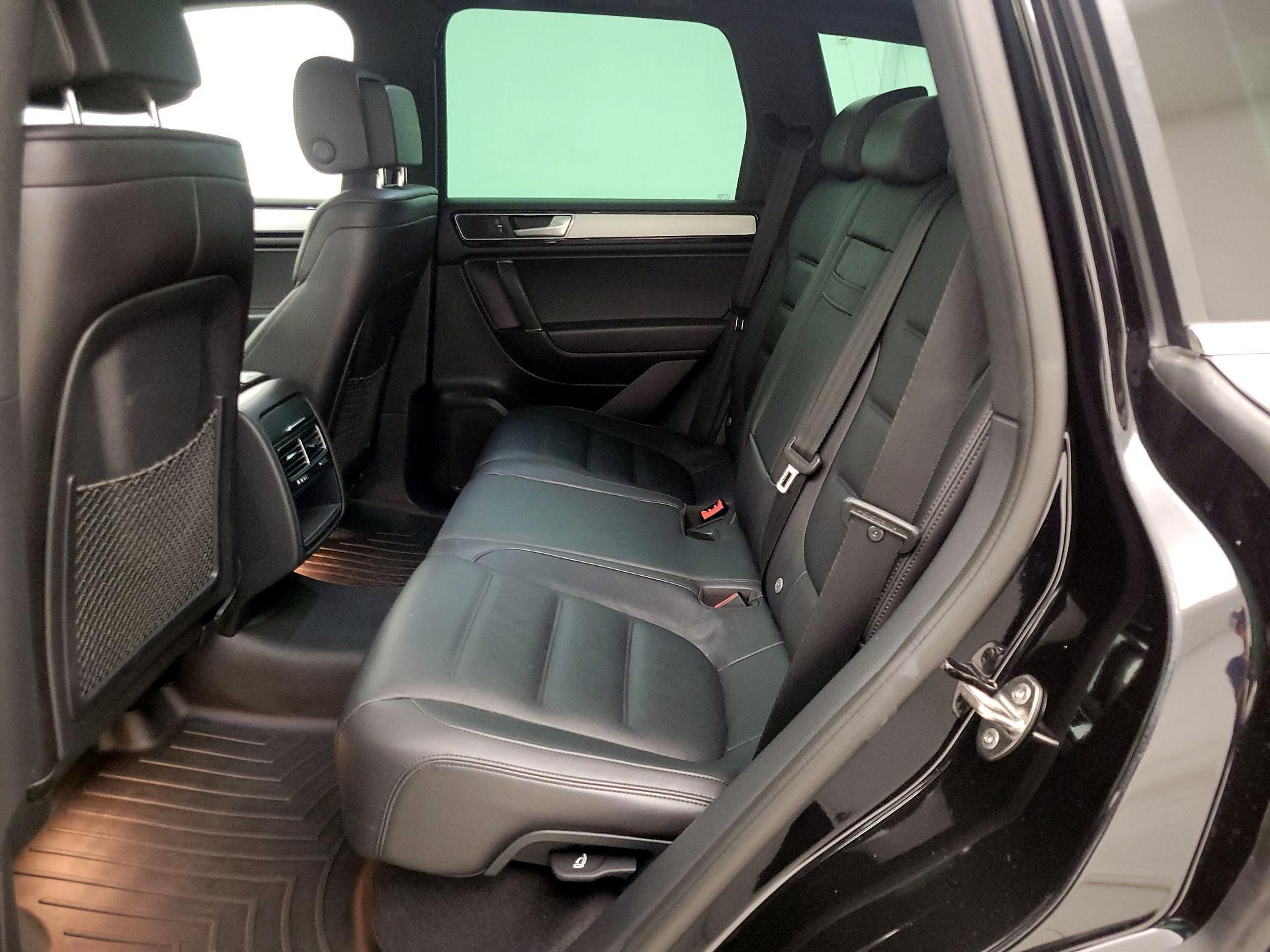 Thumbnail: 2017 Volkswagen Touareg - 18