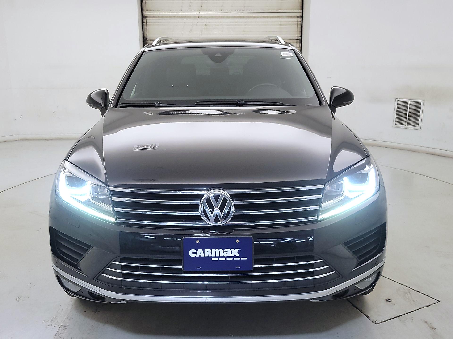 Thumbnail: 2017 Volkswagen Touareg - 2