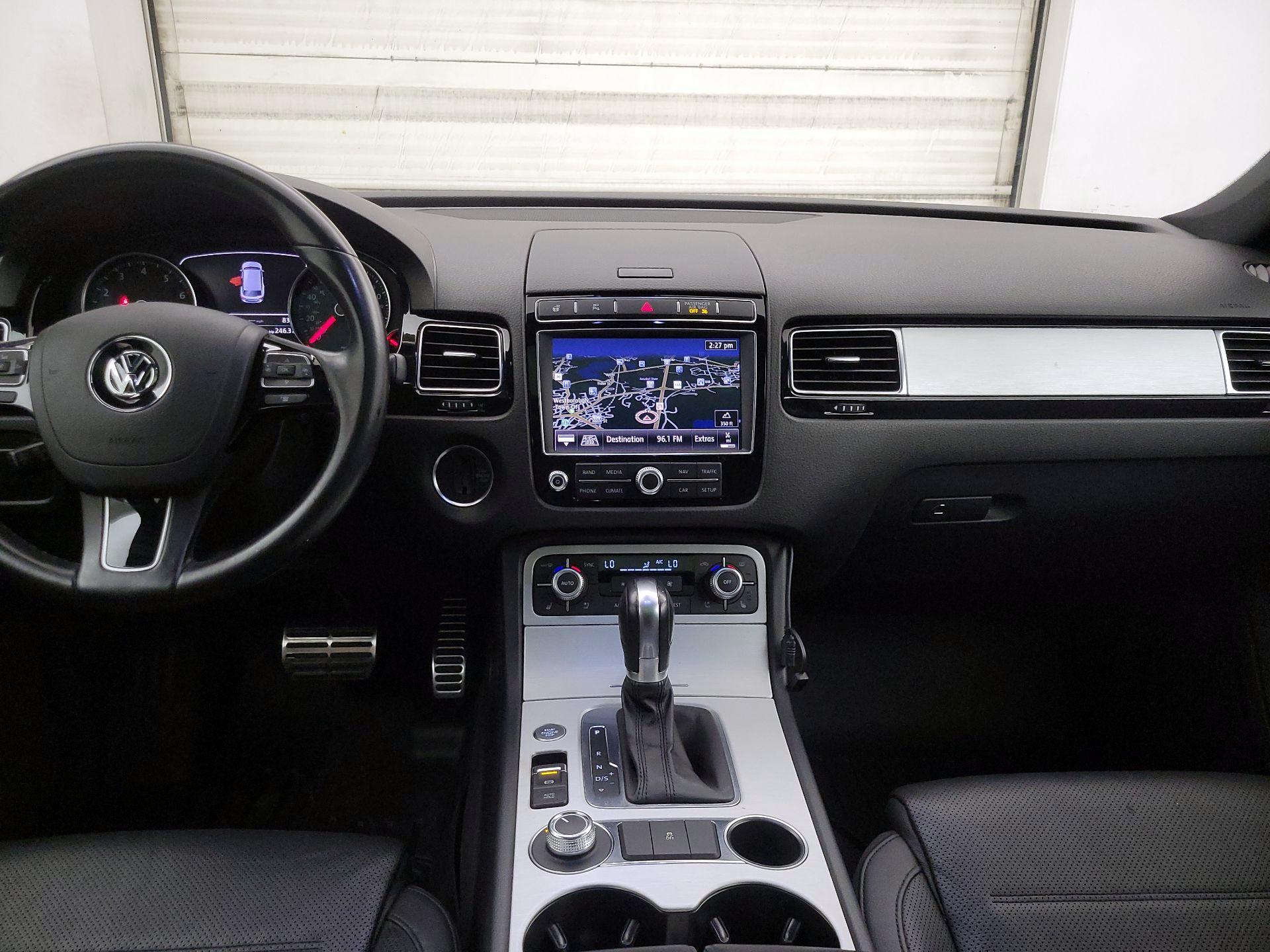 Thumbnail: 2017 Volkswagen Touareg - 8
