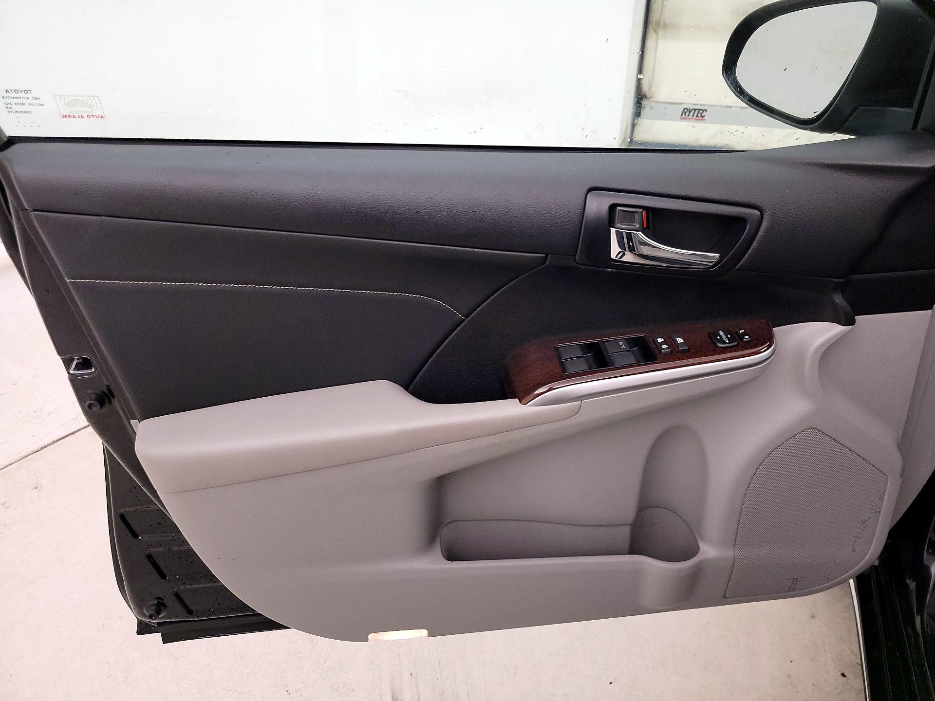 Thumbnail: 2014 Toyota Camry - 12