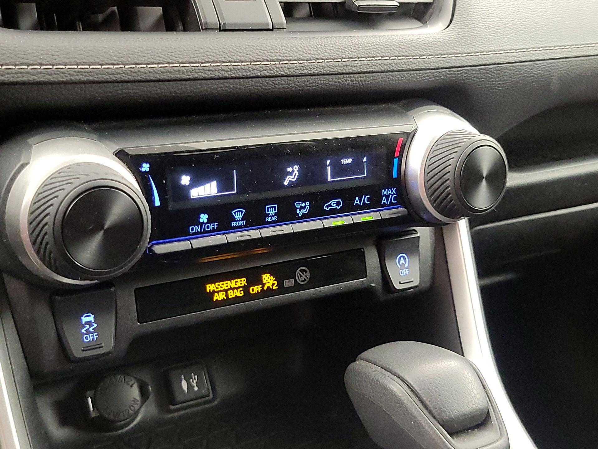 Thumbnail: 2019 Toyota RAV4 - 16