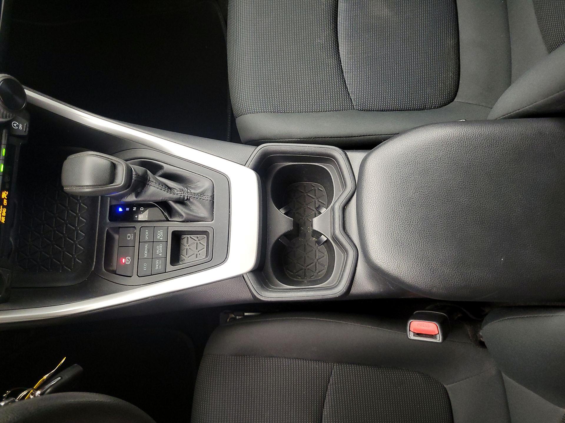 Thumbnail: 2019 Toyota RAV4 - 17
