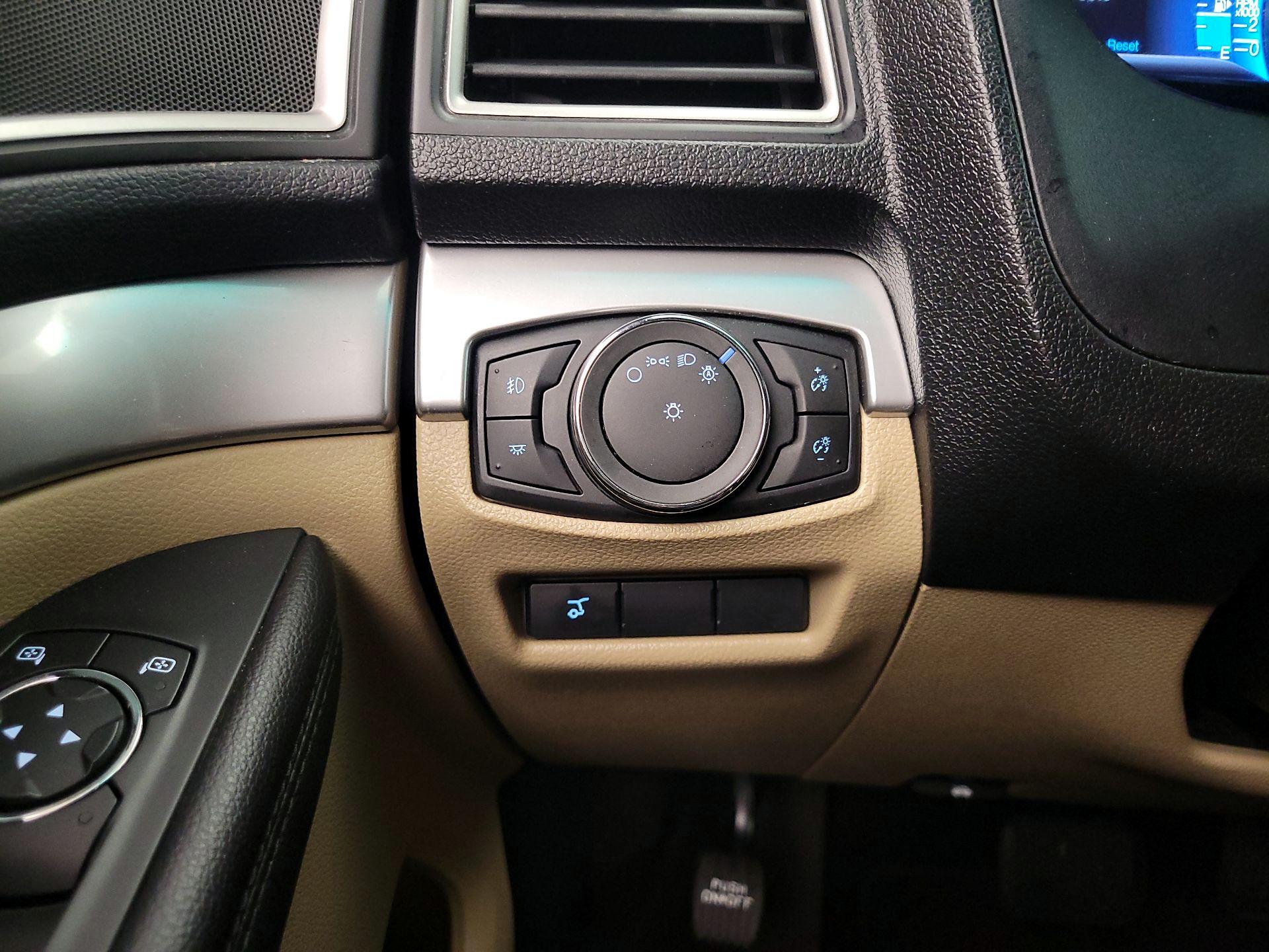Thumbnail: 2016 Ford Explorer - 13