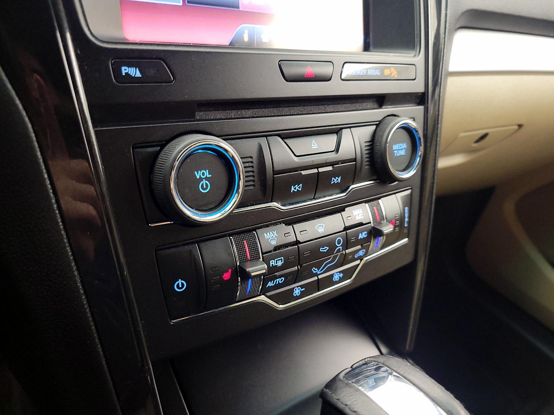 Thumbnail: 2016 Ford Explorer - 16