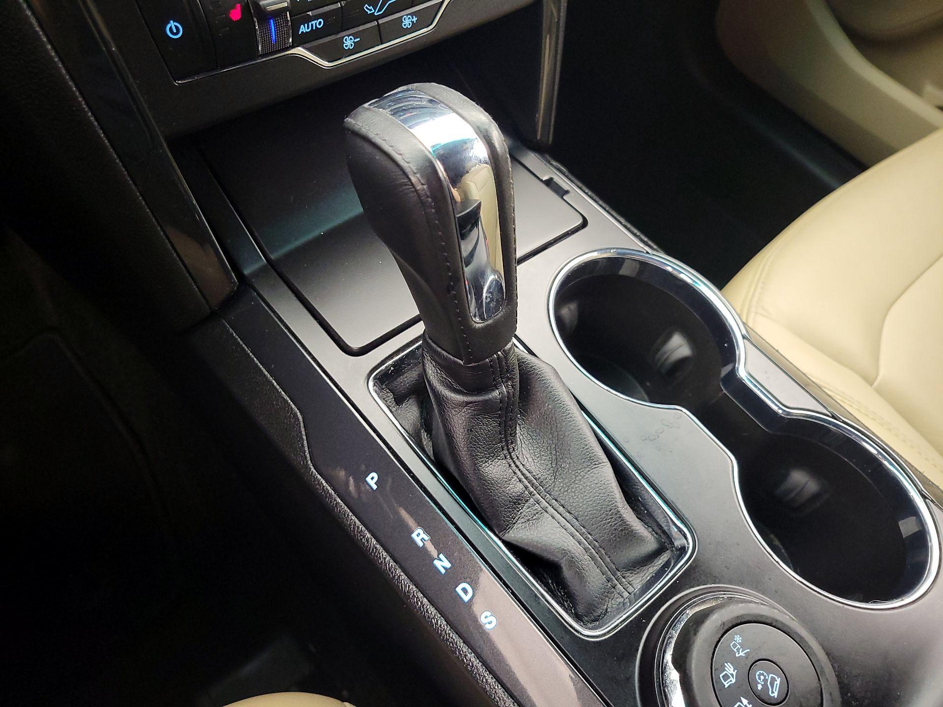 Thumbnail: 2016 Ford Explorer - 17