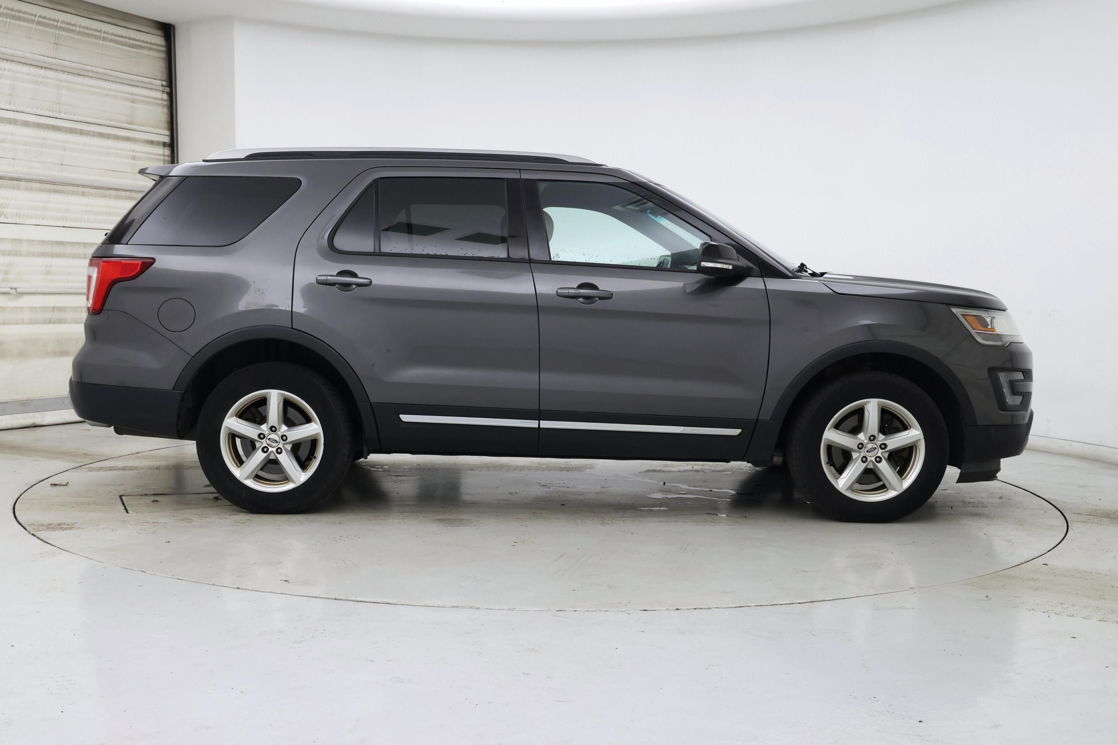 Thumbnail: 2016 Ford Explorer - 7