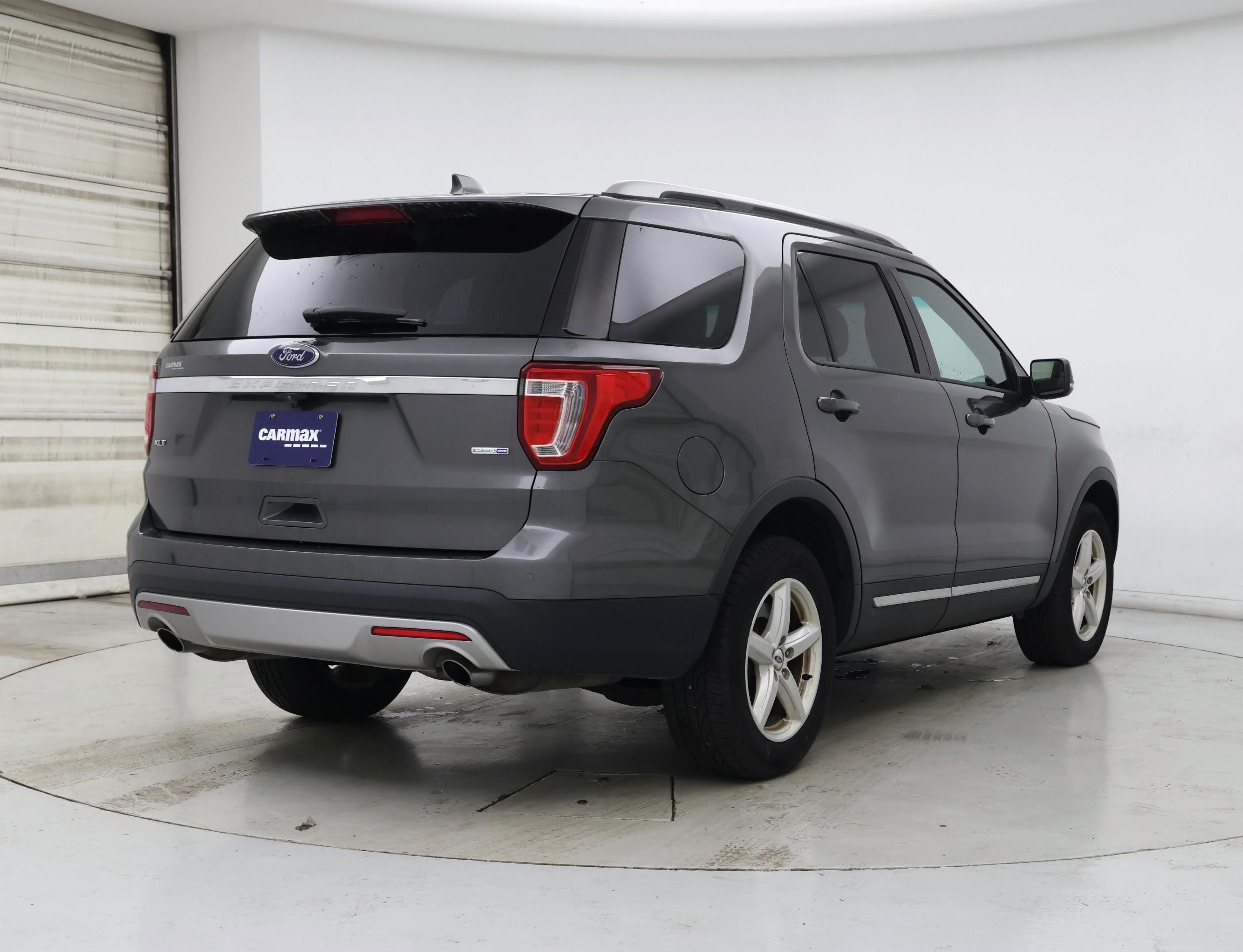 Thumbnail: 2016 Ford Explorer - 8