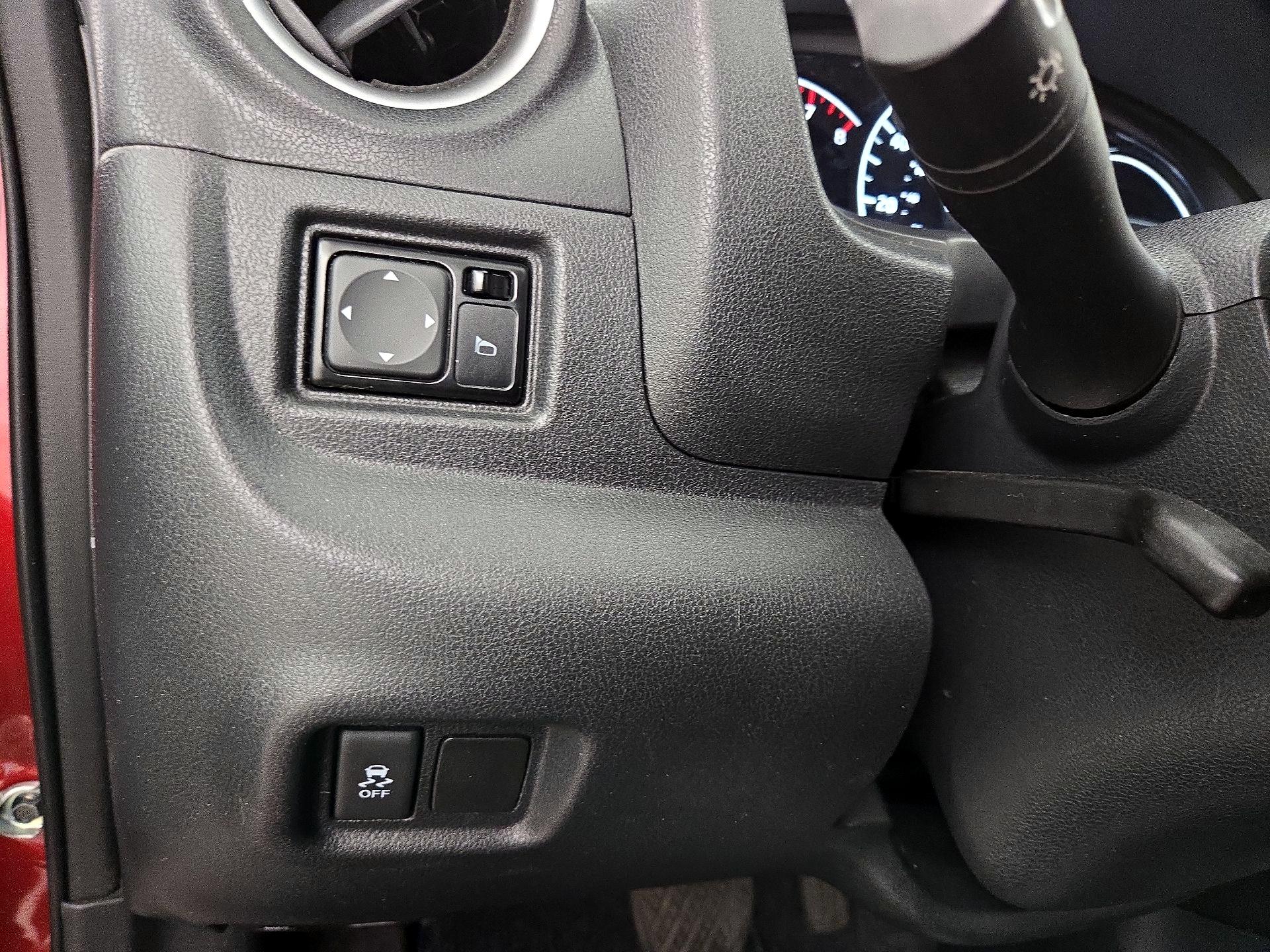 Thumbnail: 2016 Nissan Versa Note - 13