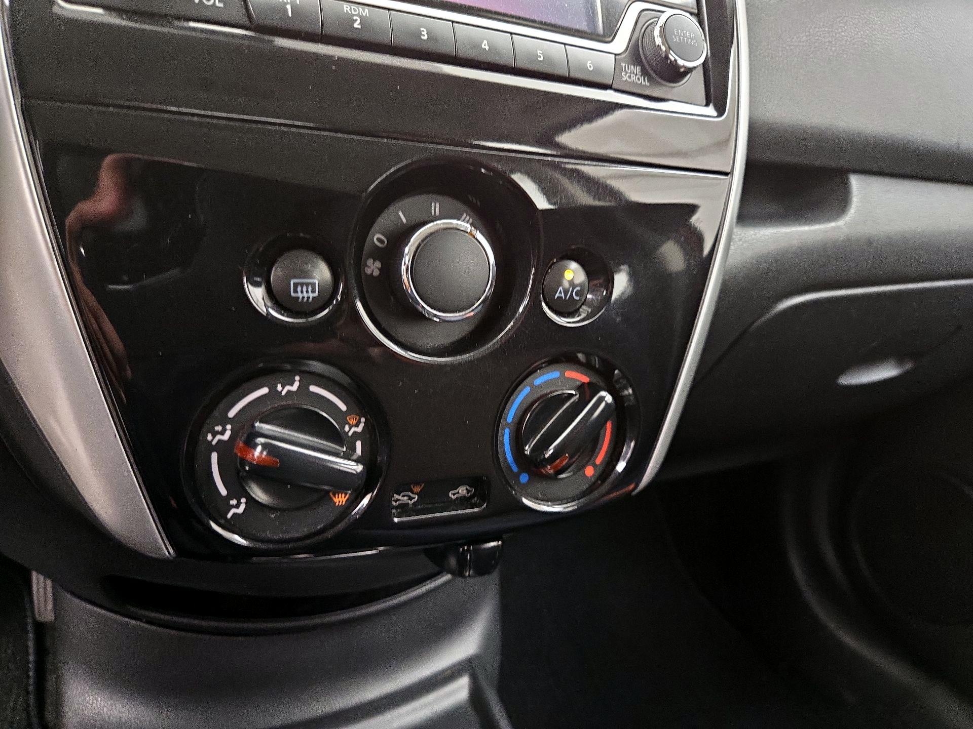 Thumbnail: 2016 Nissan Versa Note - 16