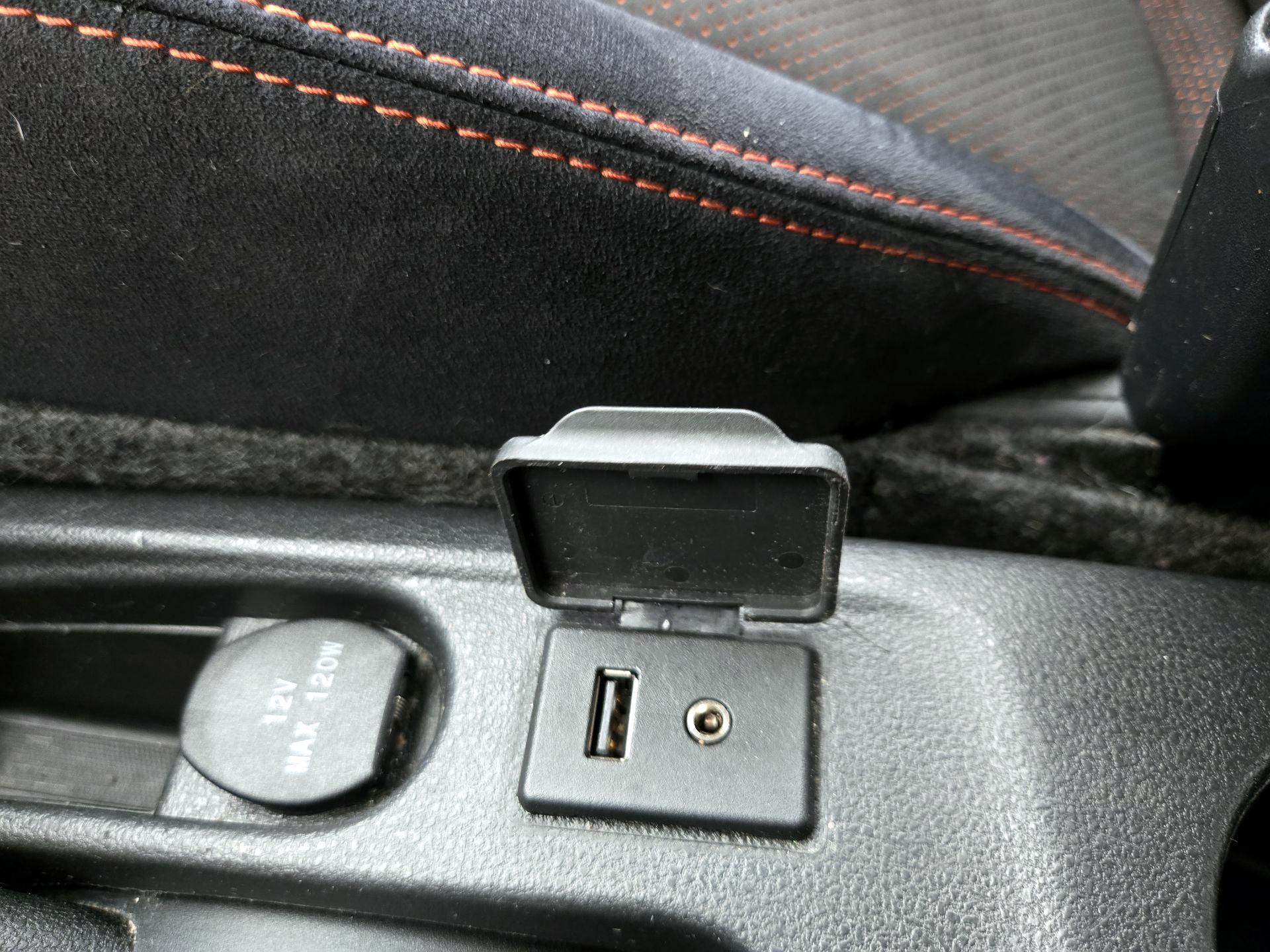 Thumbnail: 2016 Nissan Versa Note - 18