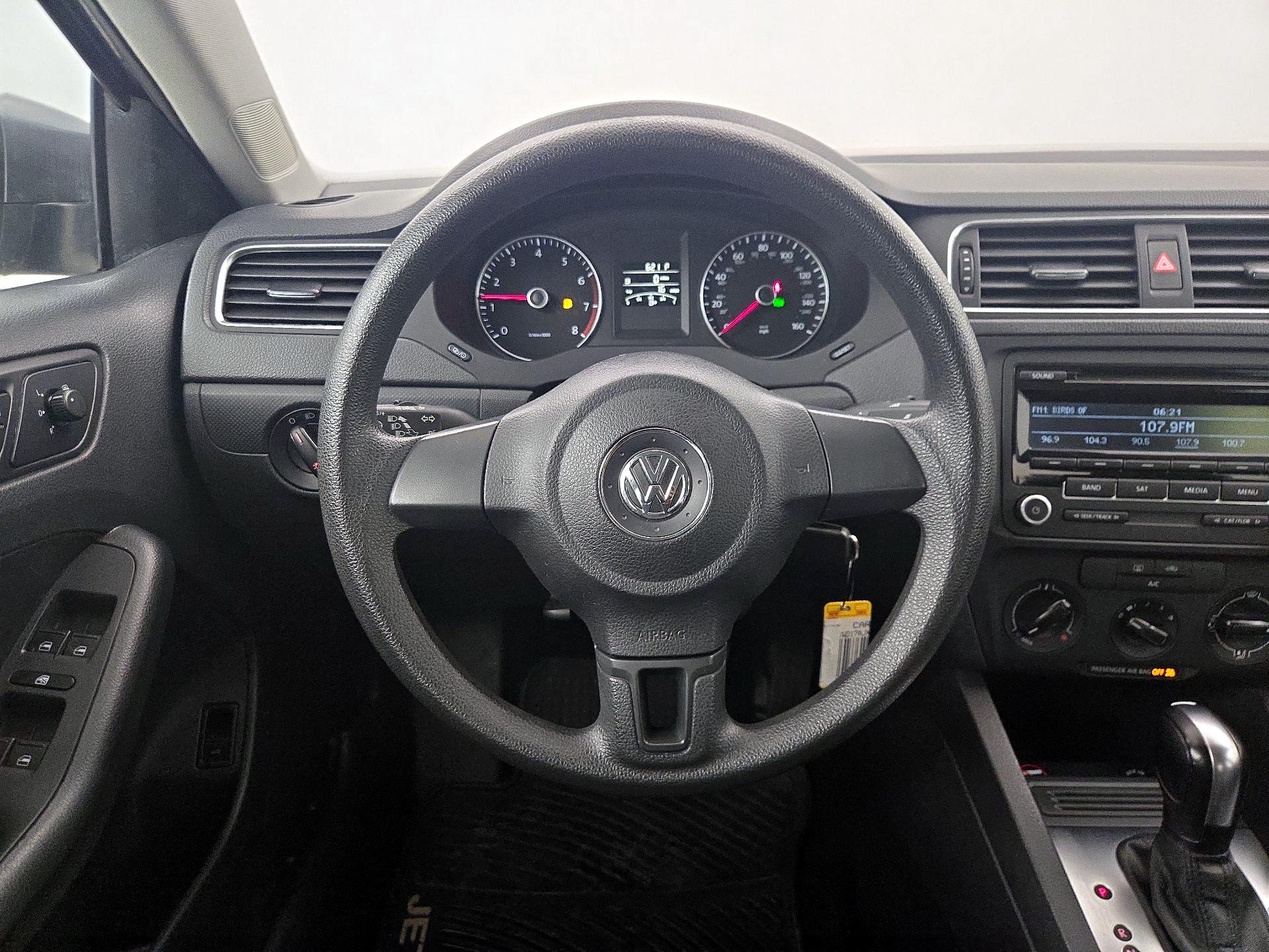 Thumbnail: 2014 Volkswagen Jetta - 10