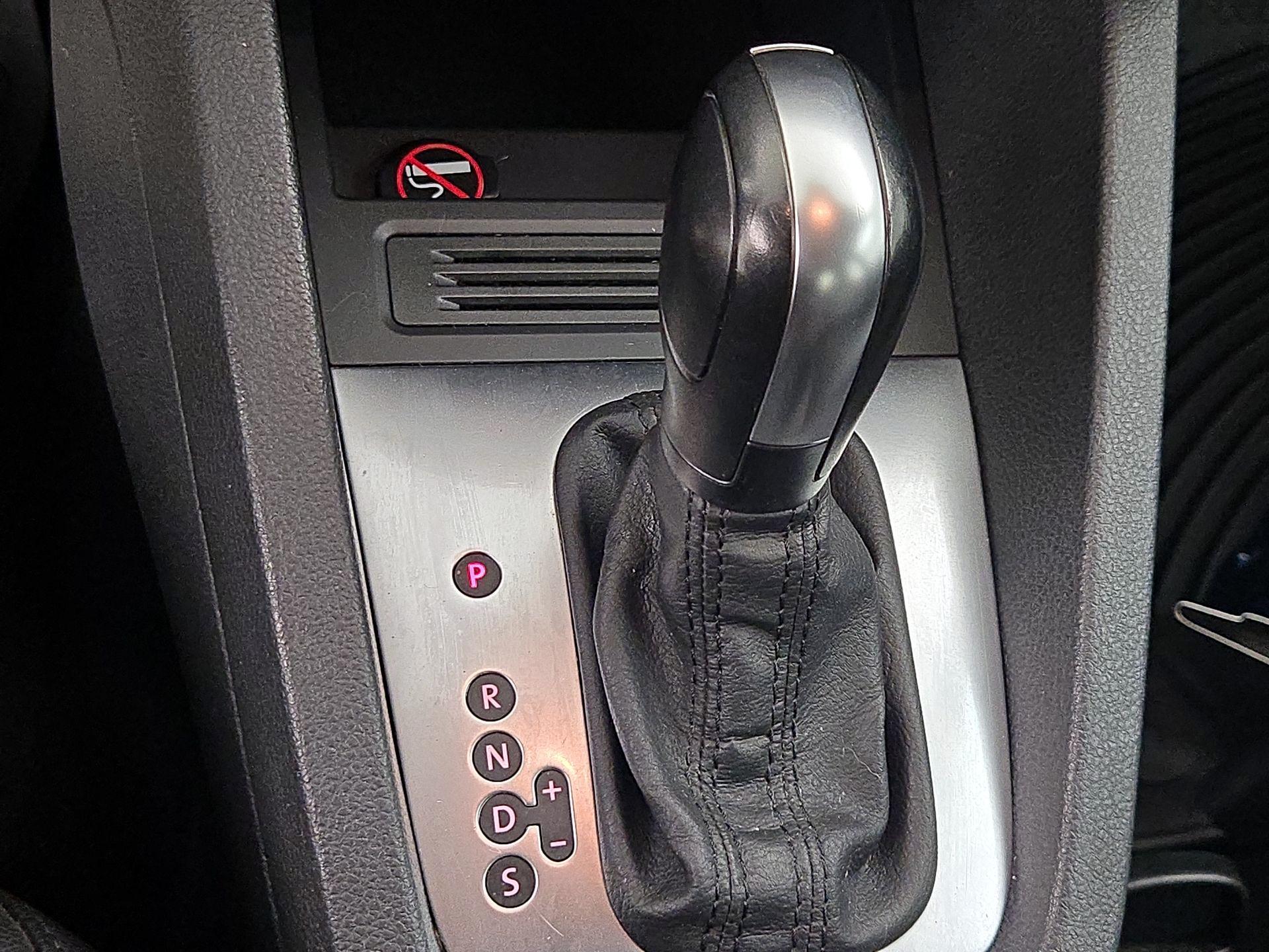 Thumbnail: 2014 Volkswagen Jetta - 16