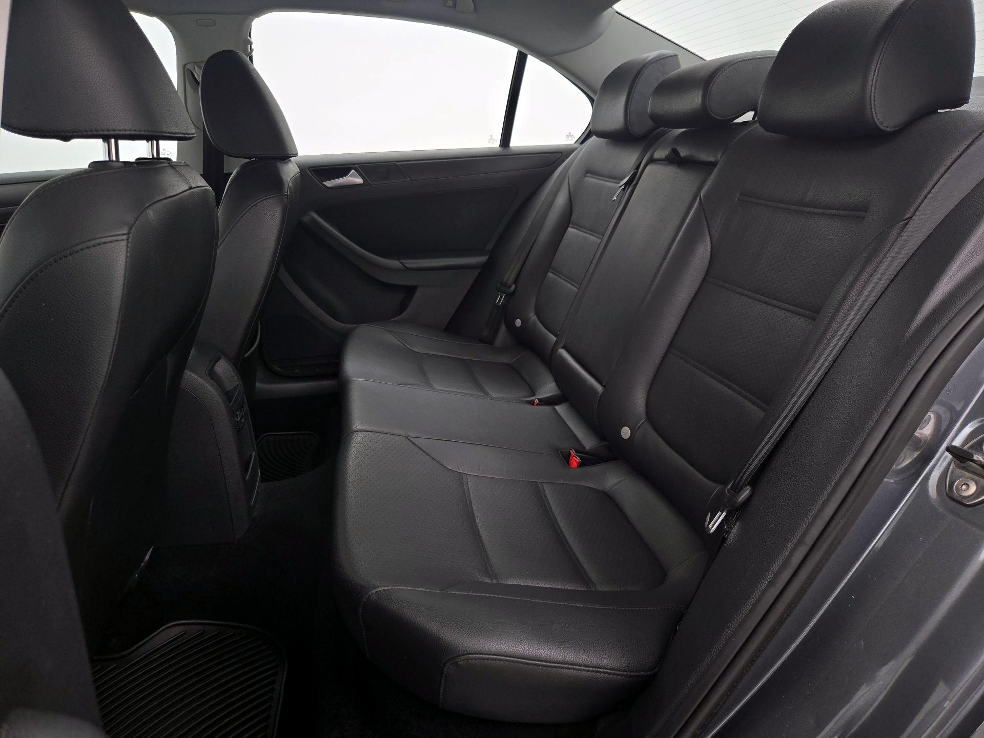 Thumbnail: 2014 Volkswagen Jetta - 18