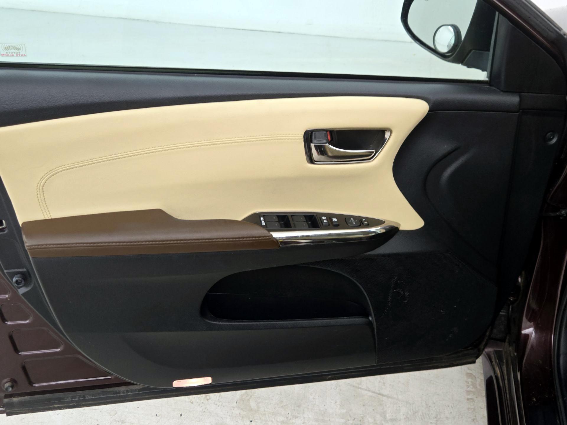 Thumbnail: 2015 Toyota Avalon - 12