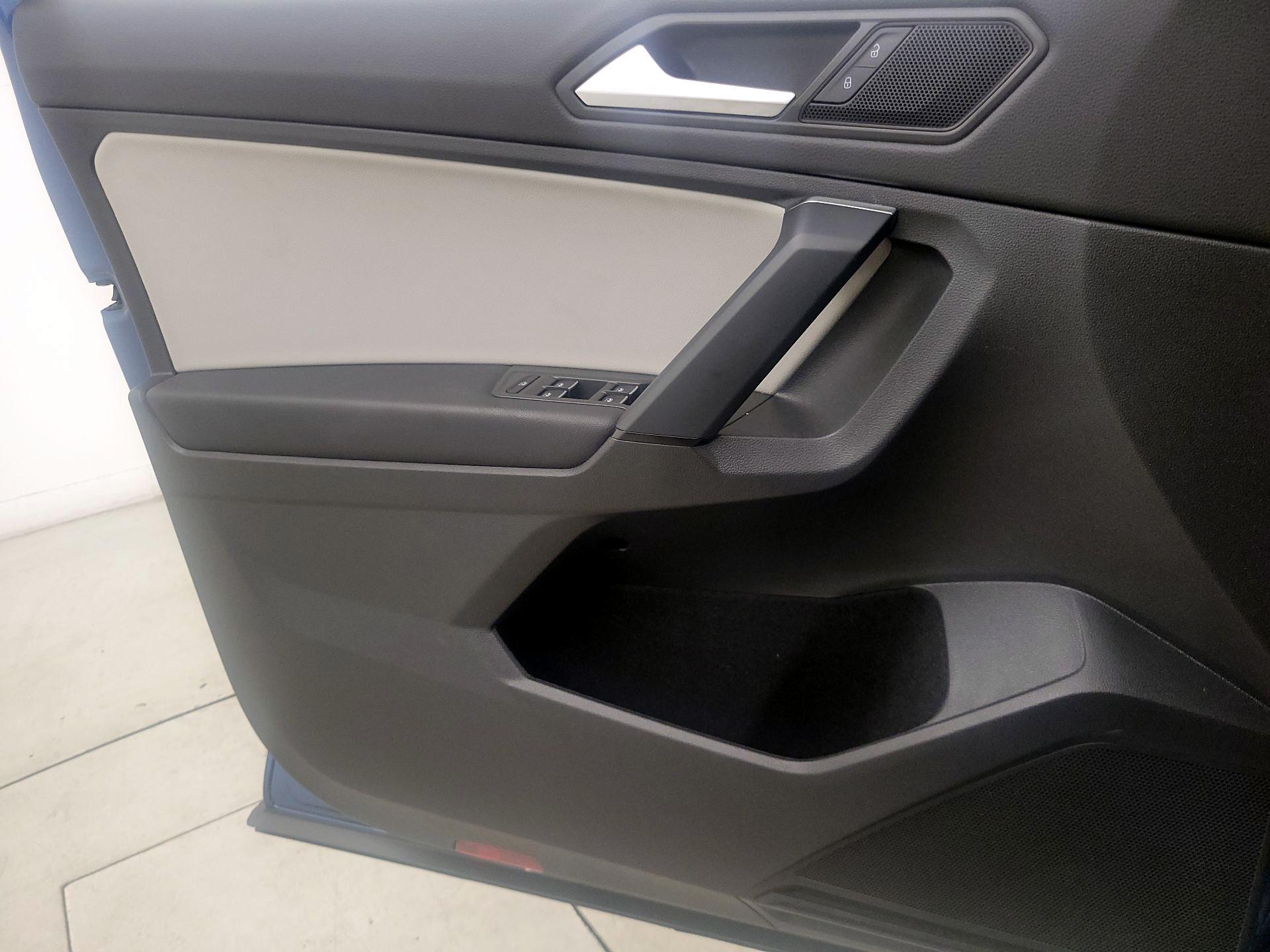 Thumbnail: 2019 Volkswagen Tiguan - 12